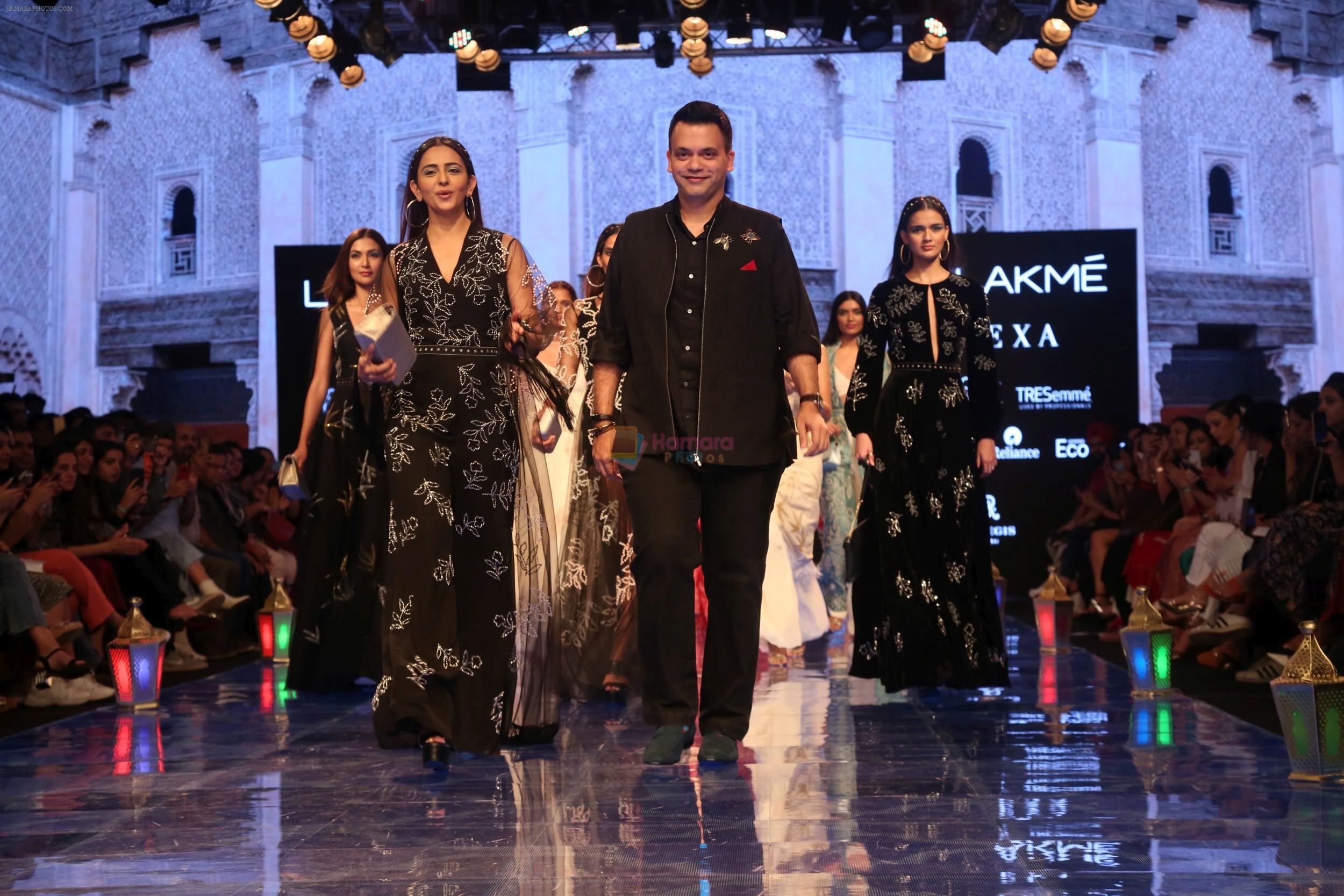 Rakul Preet Singh walk the ramp for Nachiket Barve on Lakme Fashion Week Day 3 on 23rd Aug 2019