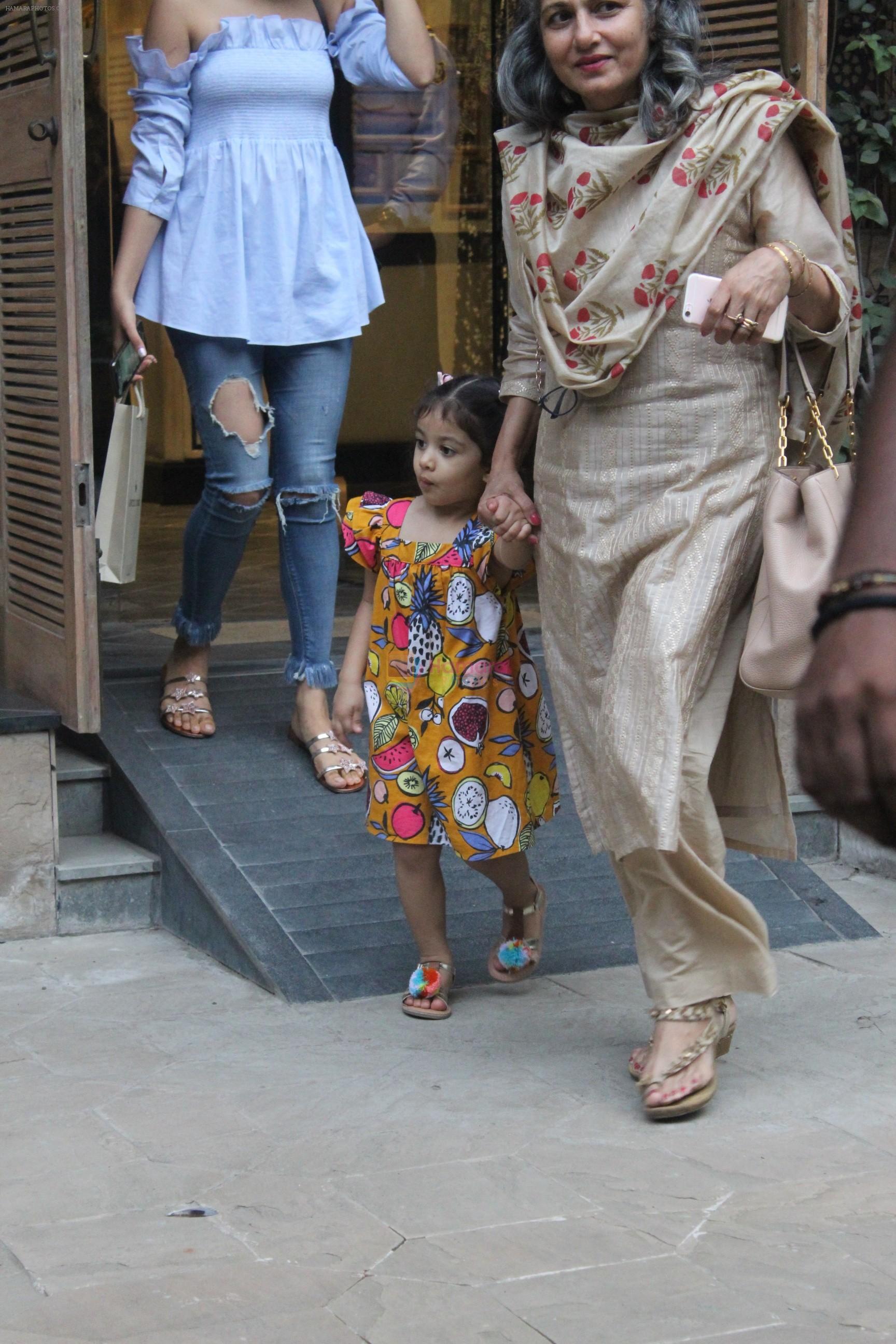 Mira Rajput with her mother & daughter Misha spotted at bandra on 25th Aug 2019