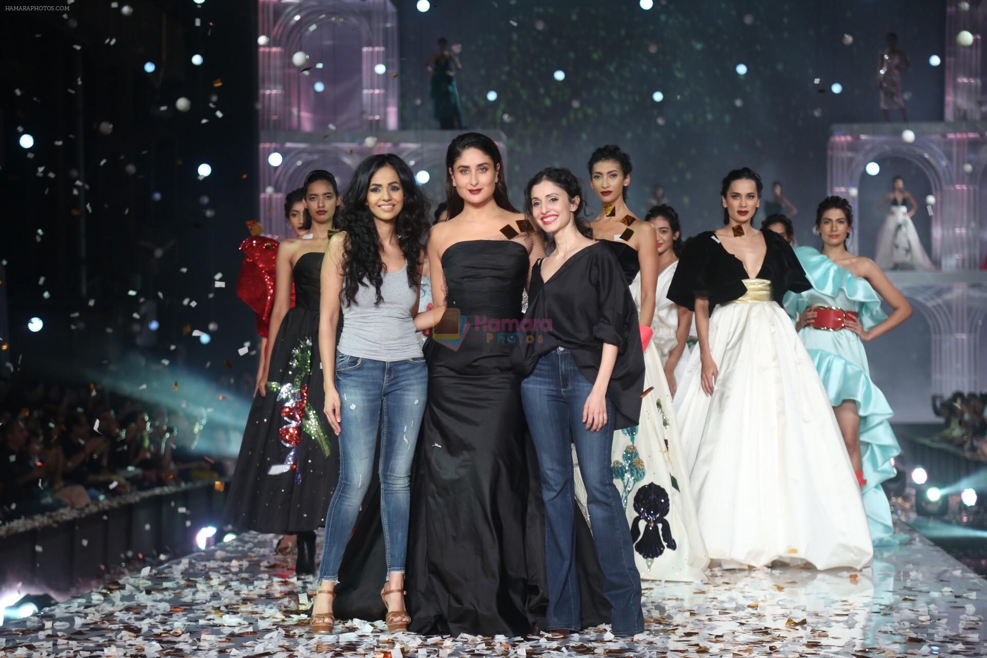 Kareena Kapoor Khan walks for Gauri & Nainika At Lakme Fashion Week 2019 on 25th Aug 2019