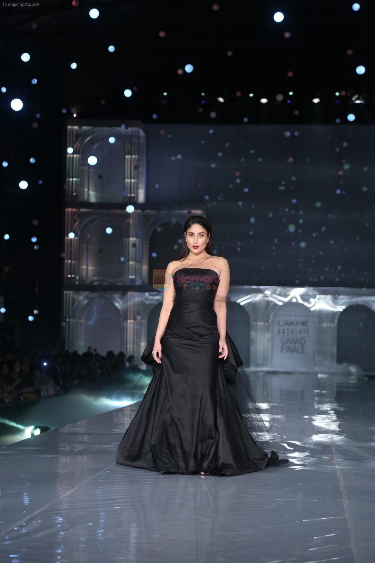 Kareena Kapoor Khan walks for Gauri & Nainika At Lakme Fashion Week 2019 on 25th Aug 2019