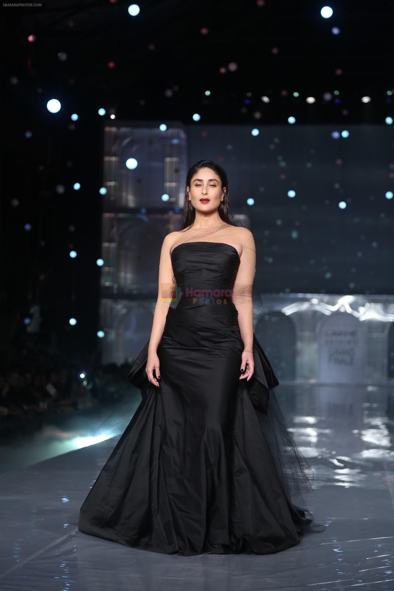 Kareena Kapoor Khan walks for Gauri & Nainika At Lakme Fashion Week 2019 on 25th Aug 2019