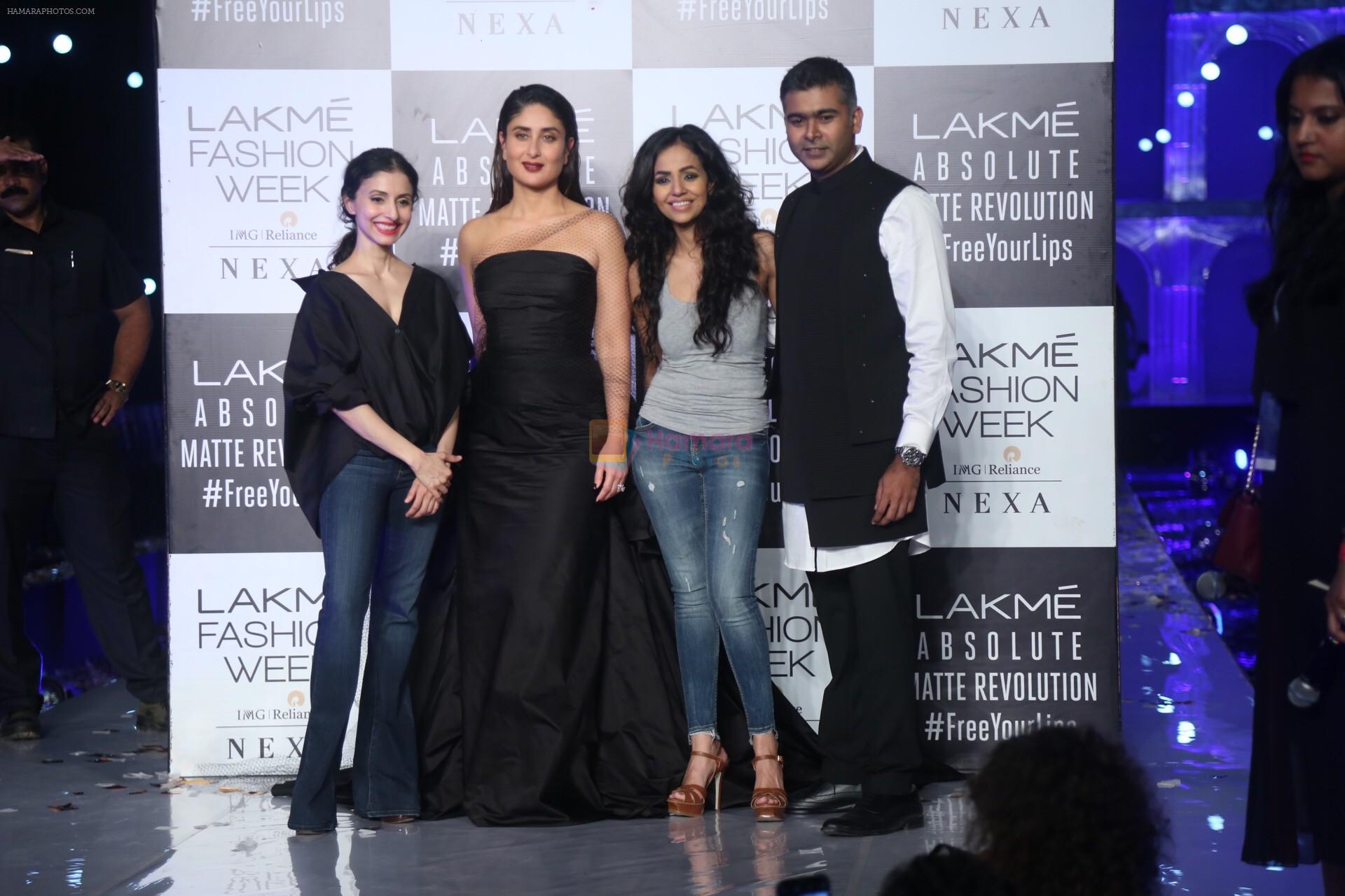 Kareena Kapoor Khan walks for Gauri & Nainika At Lakme Fashion Week 2019 on 25th Aug 2019