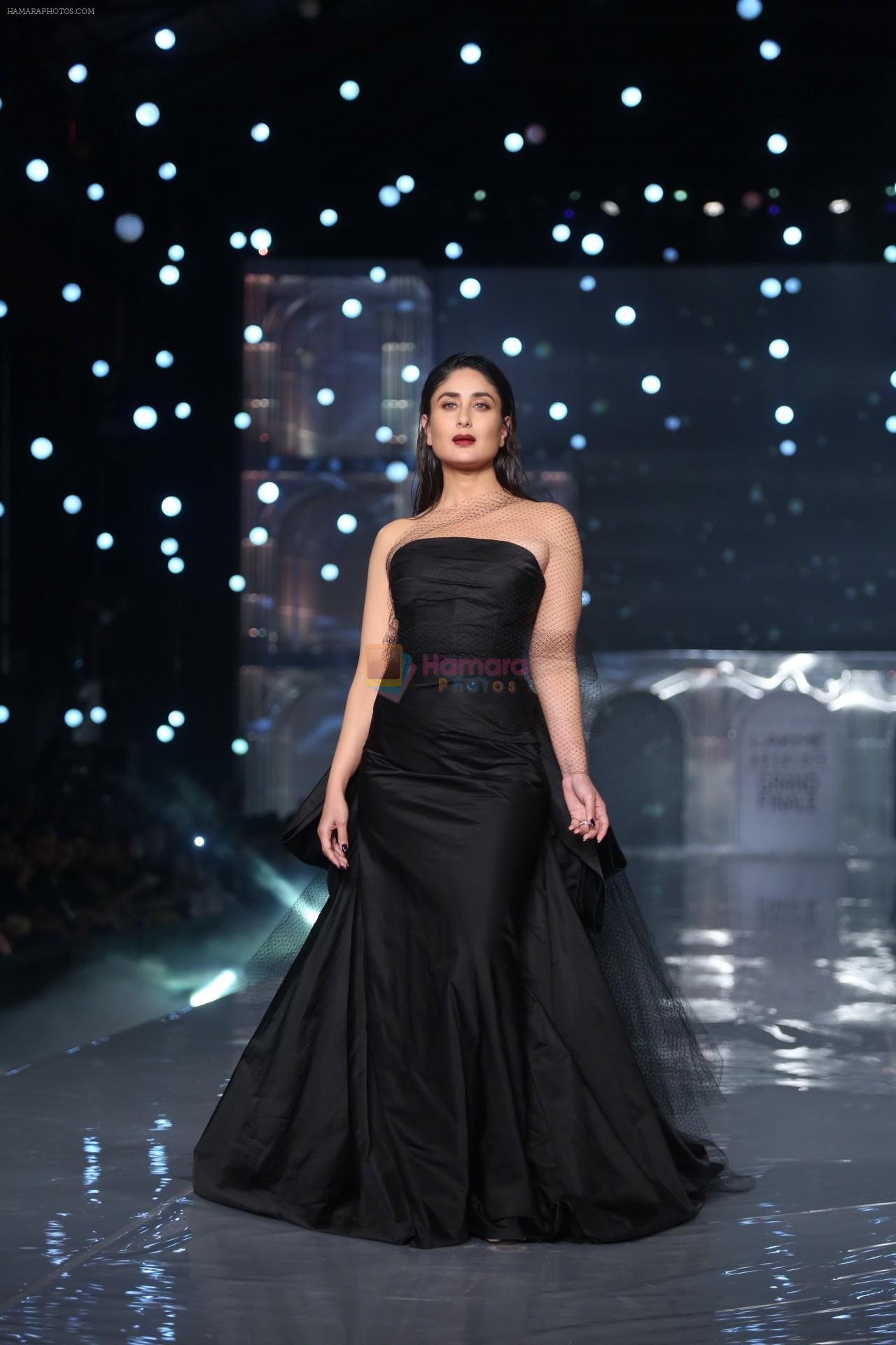 Kareena Kapoor Khan walks for Gauri & Nainika At Lakme Fashion Week 2019 on 25th Aug 2019