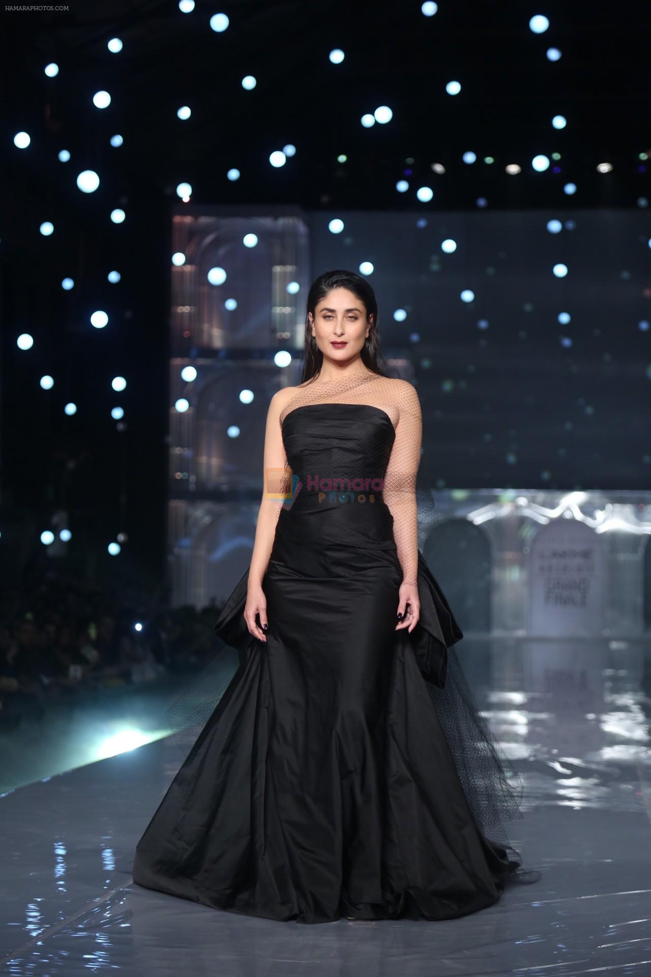 Kareena Kapoor Khan walks for Gauri & Nainika At Lakme Fashion Week 2019 on 25th Aug 2019