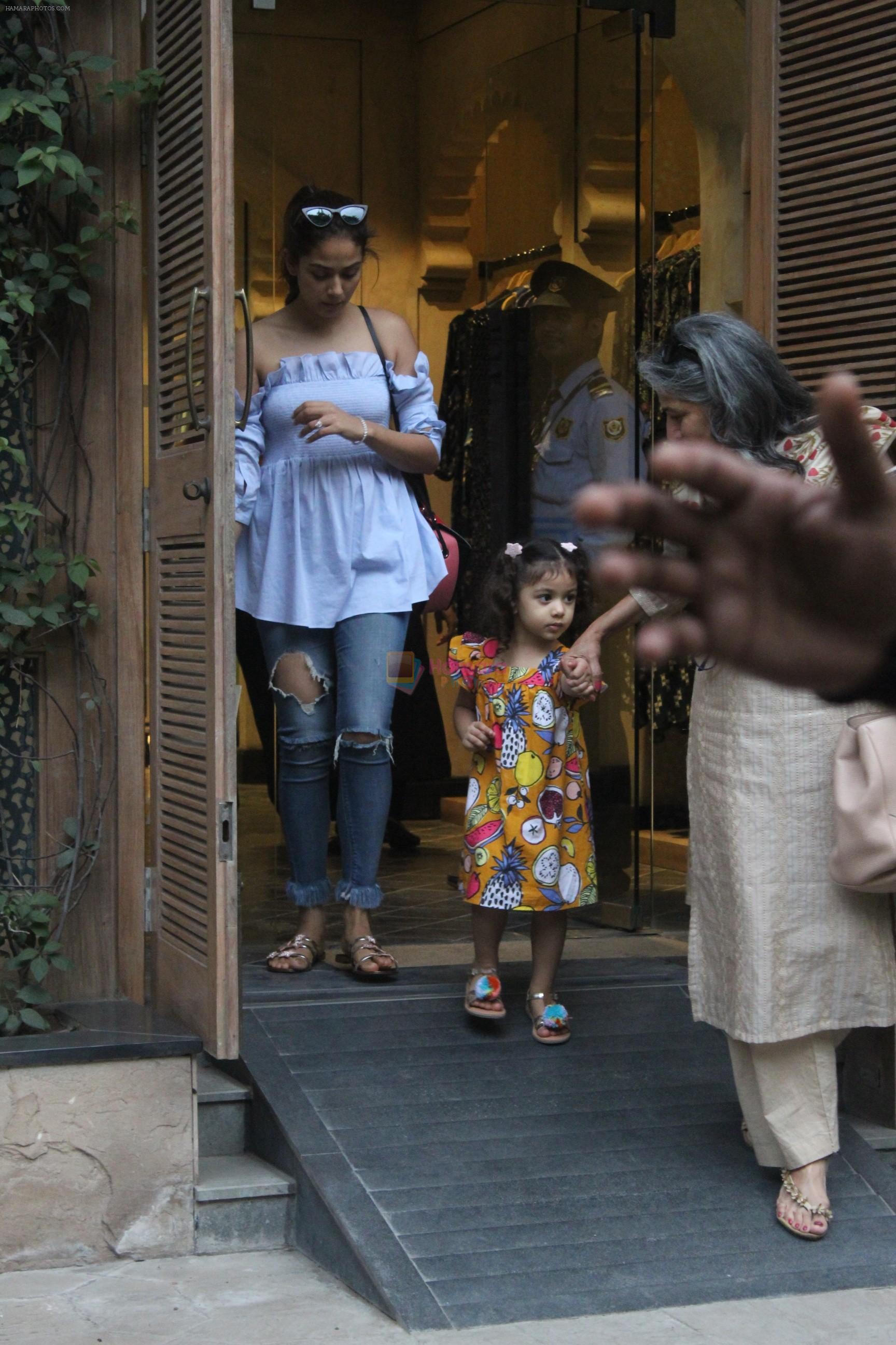 Mira Rajput with her mother & daughter Misha spotted at bandra on 25th Aug 2019