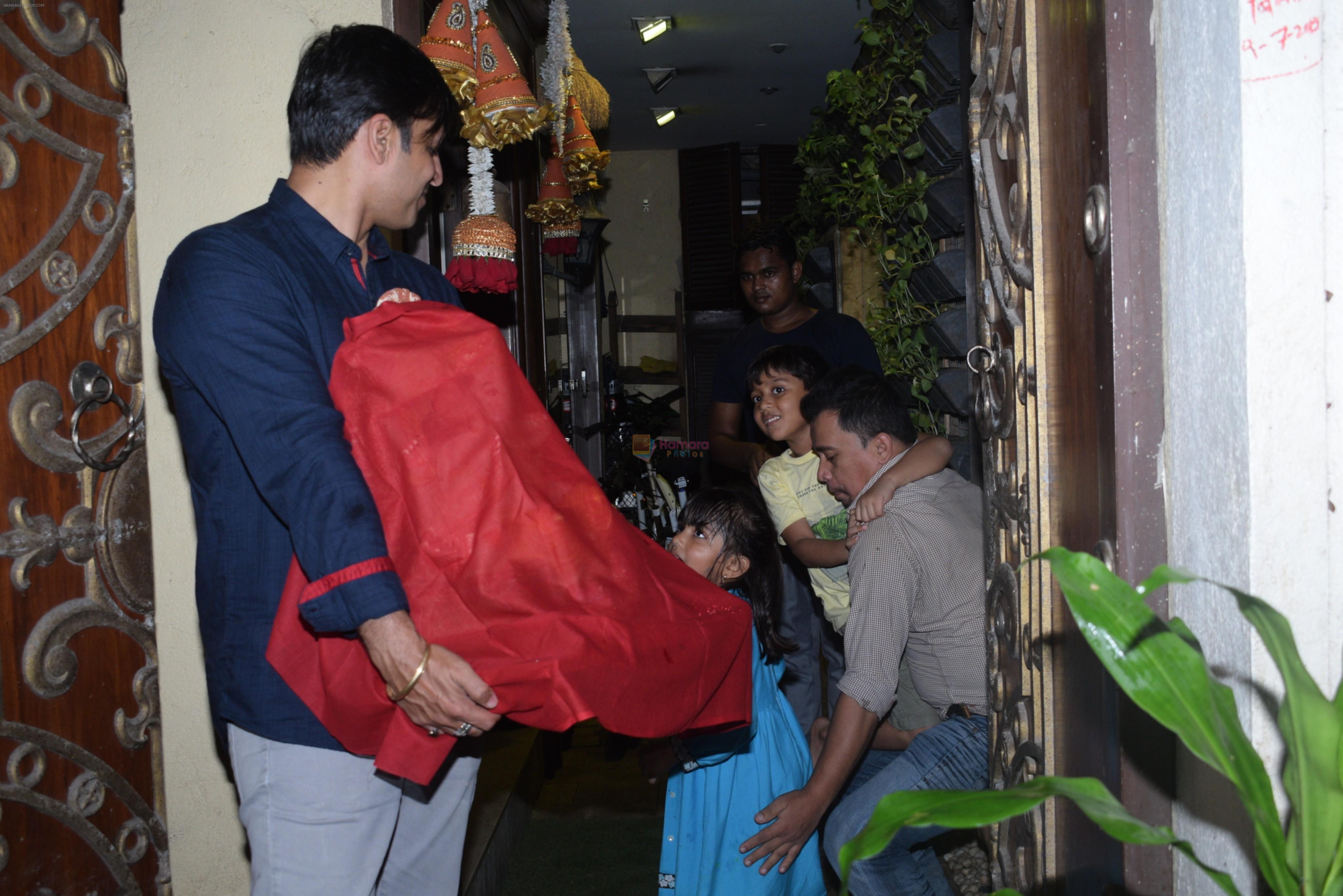 Vivek Oberoi brings ganpati home at juhu on 1st Sept 2019