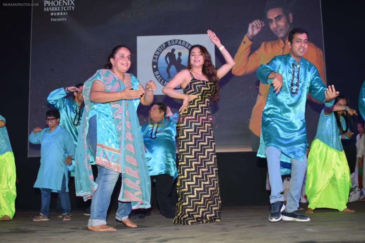 Nikita Rawal performed with Special Children at Sandip Soparrkar's India Dance Week 5