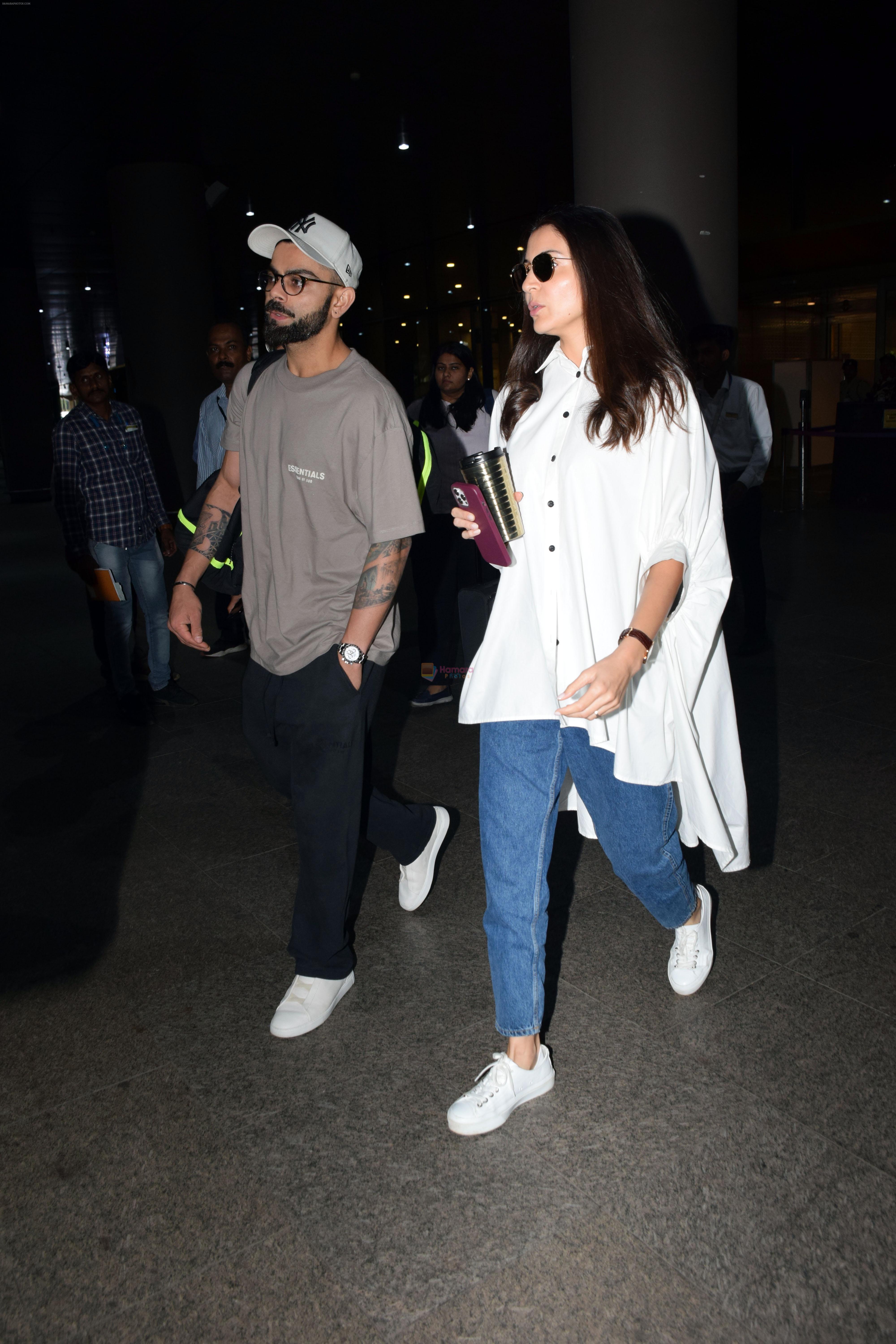 Anushka Sharma and Virat Kohli at Airport on 22nd May 2023