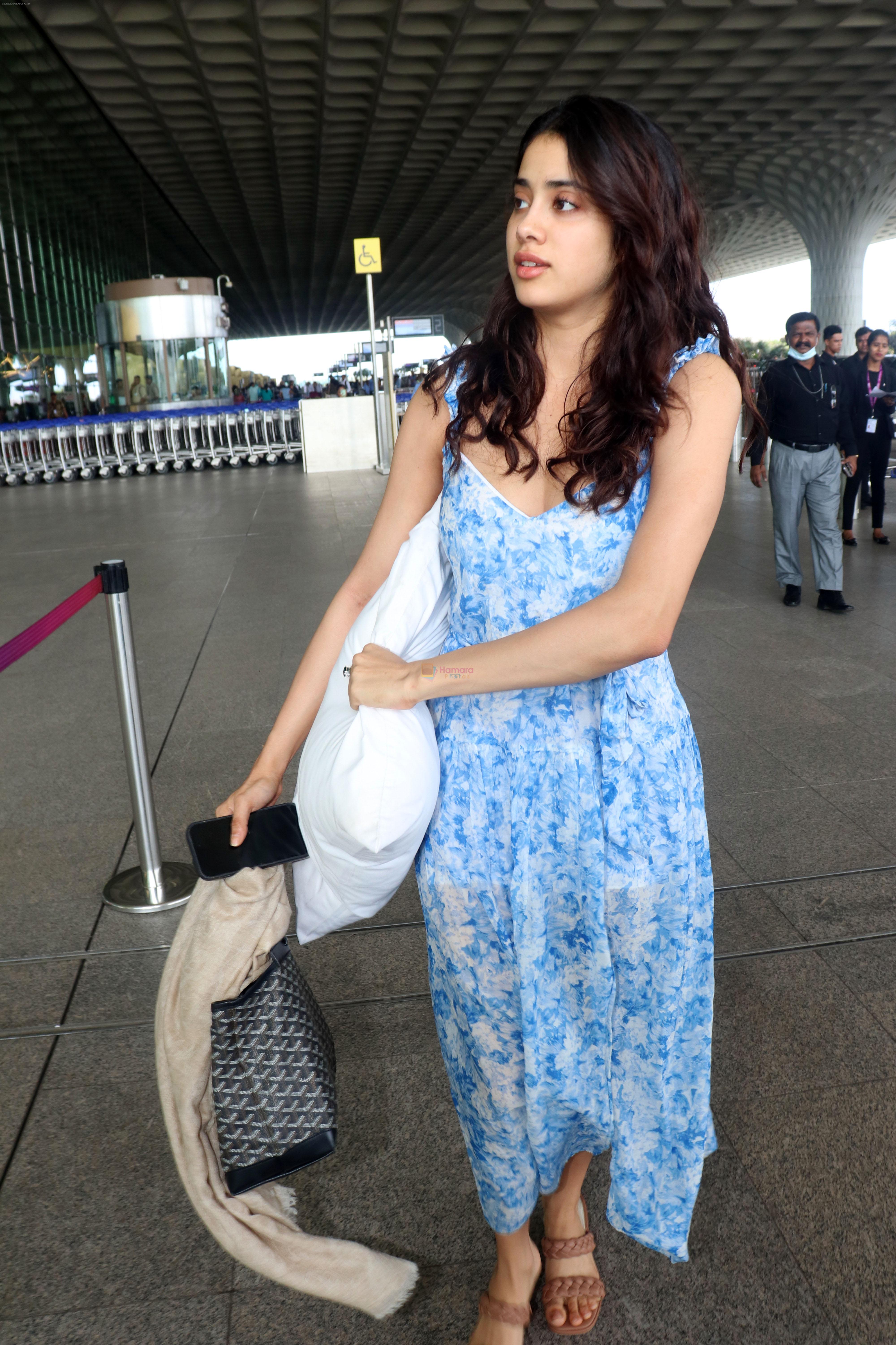 Janhvi Kapoor at Airport on 22nd May 2023