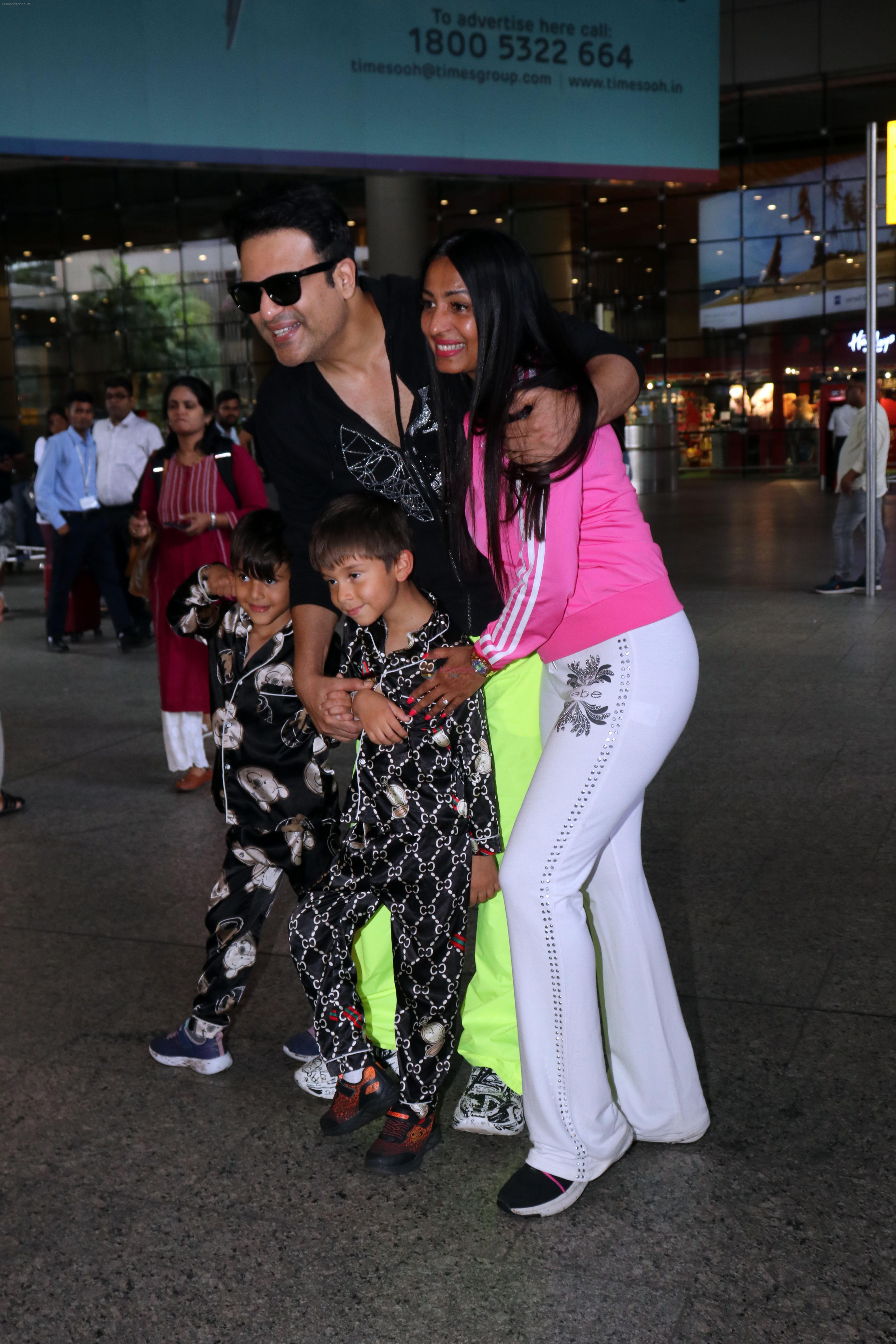 Krushna Abhishek and Kashmera Shah with children Rayaan and Krishaang