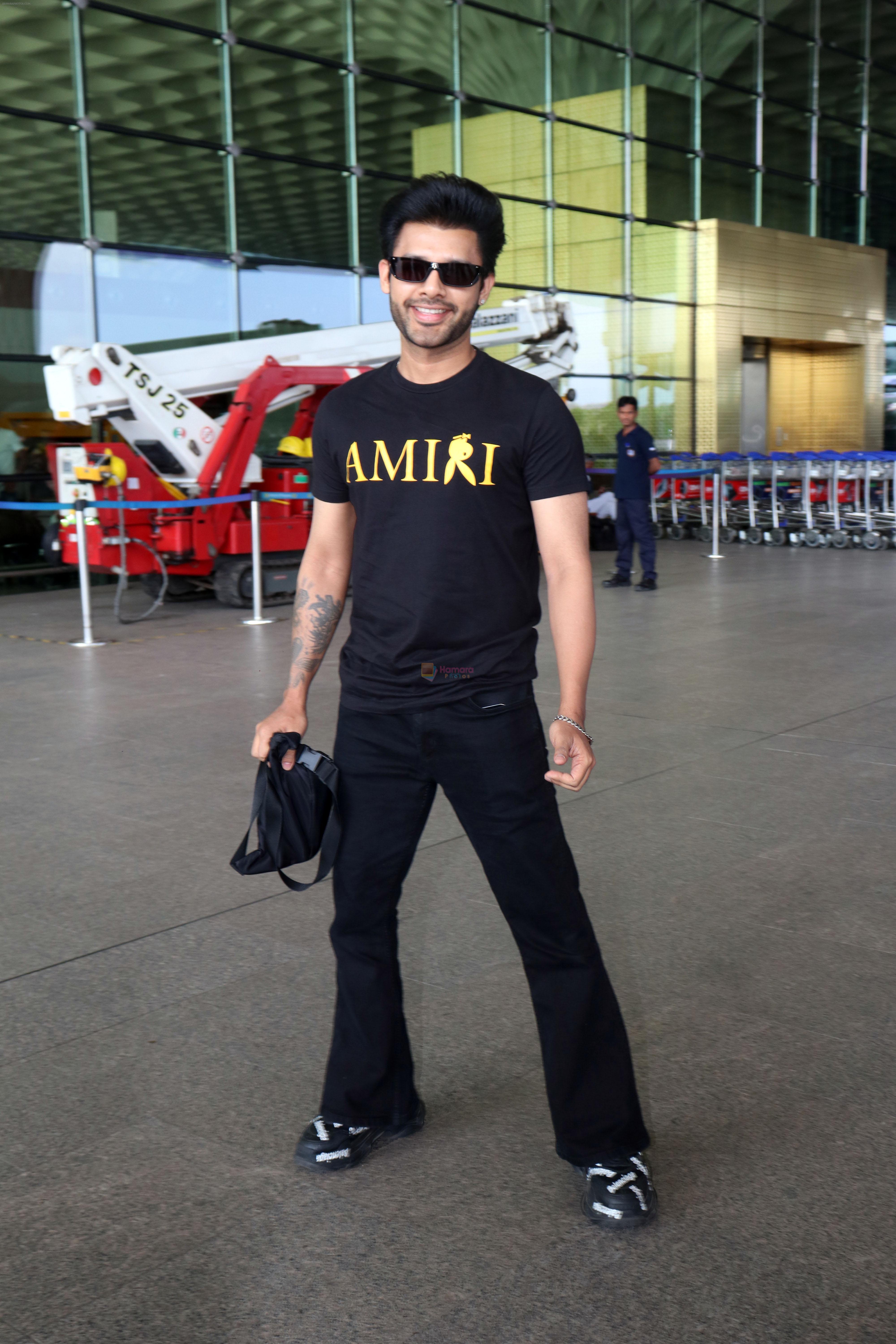 Stebin Ben in all black wearing Amiri design tshirt Balenciaga sneakers and dark goggles