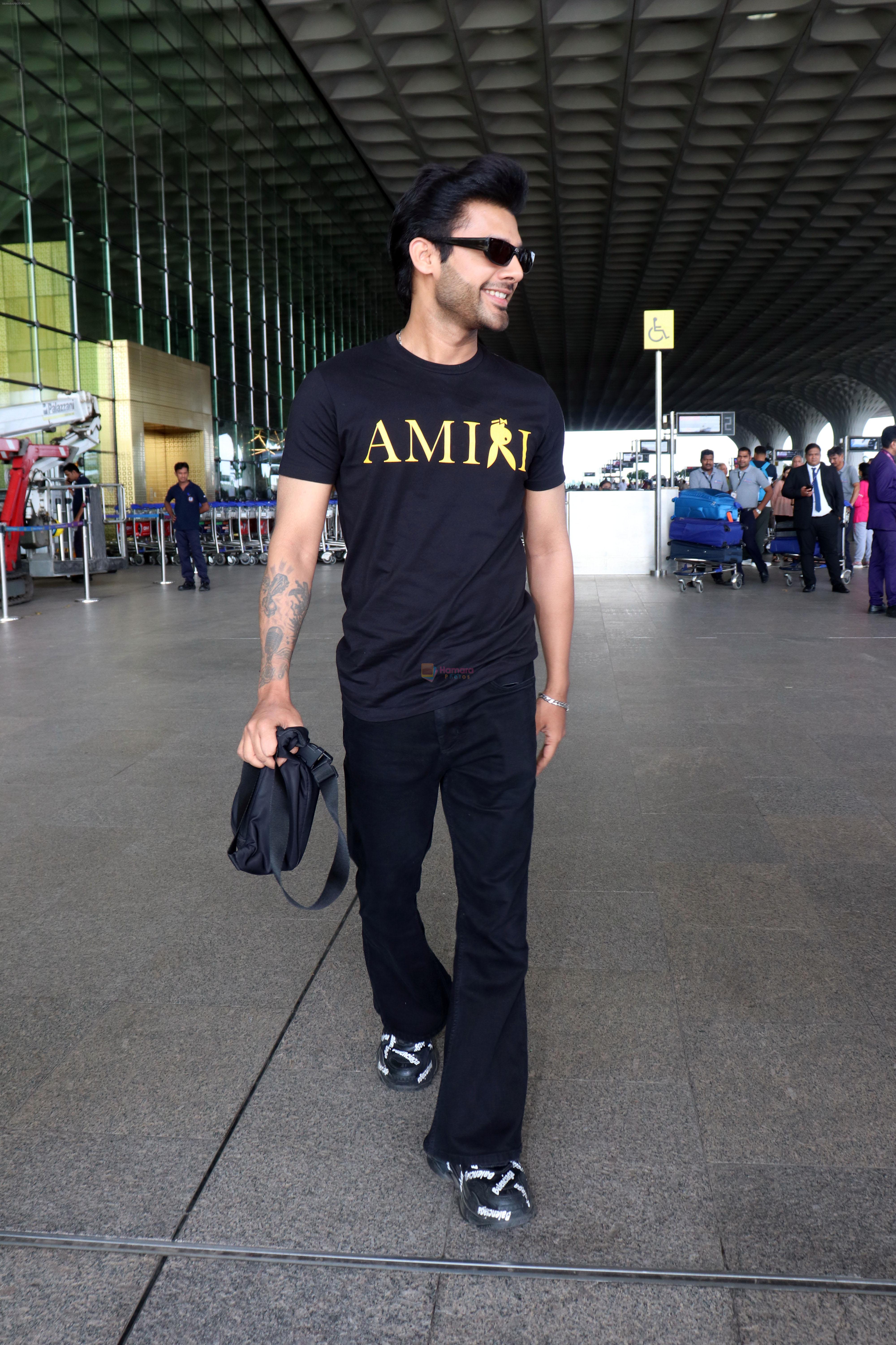 Stebin Ben in all black wearing Amiri design tshirt Balenciaga sneakers and dark goggles
