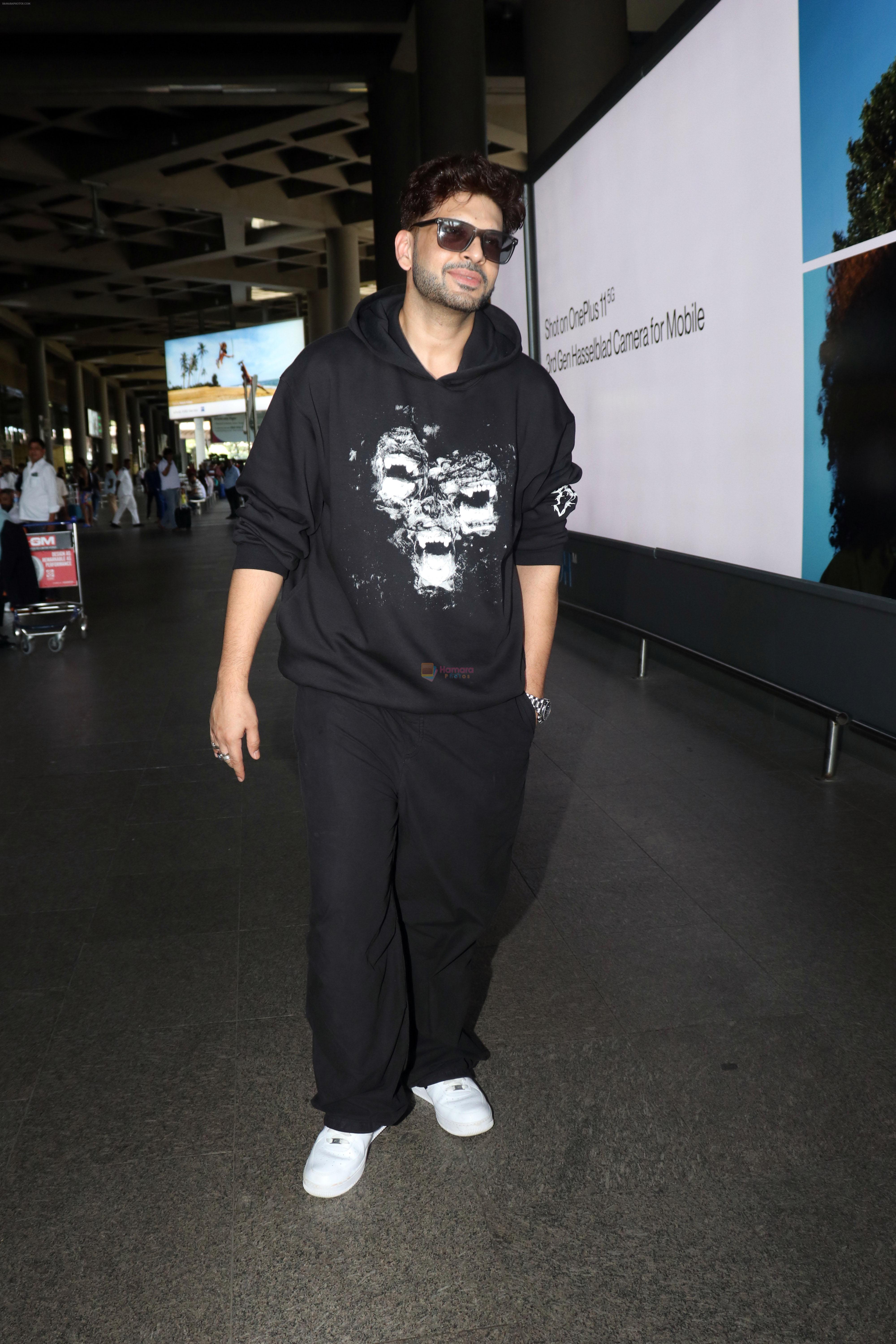 Karan Kundra all dressed in black