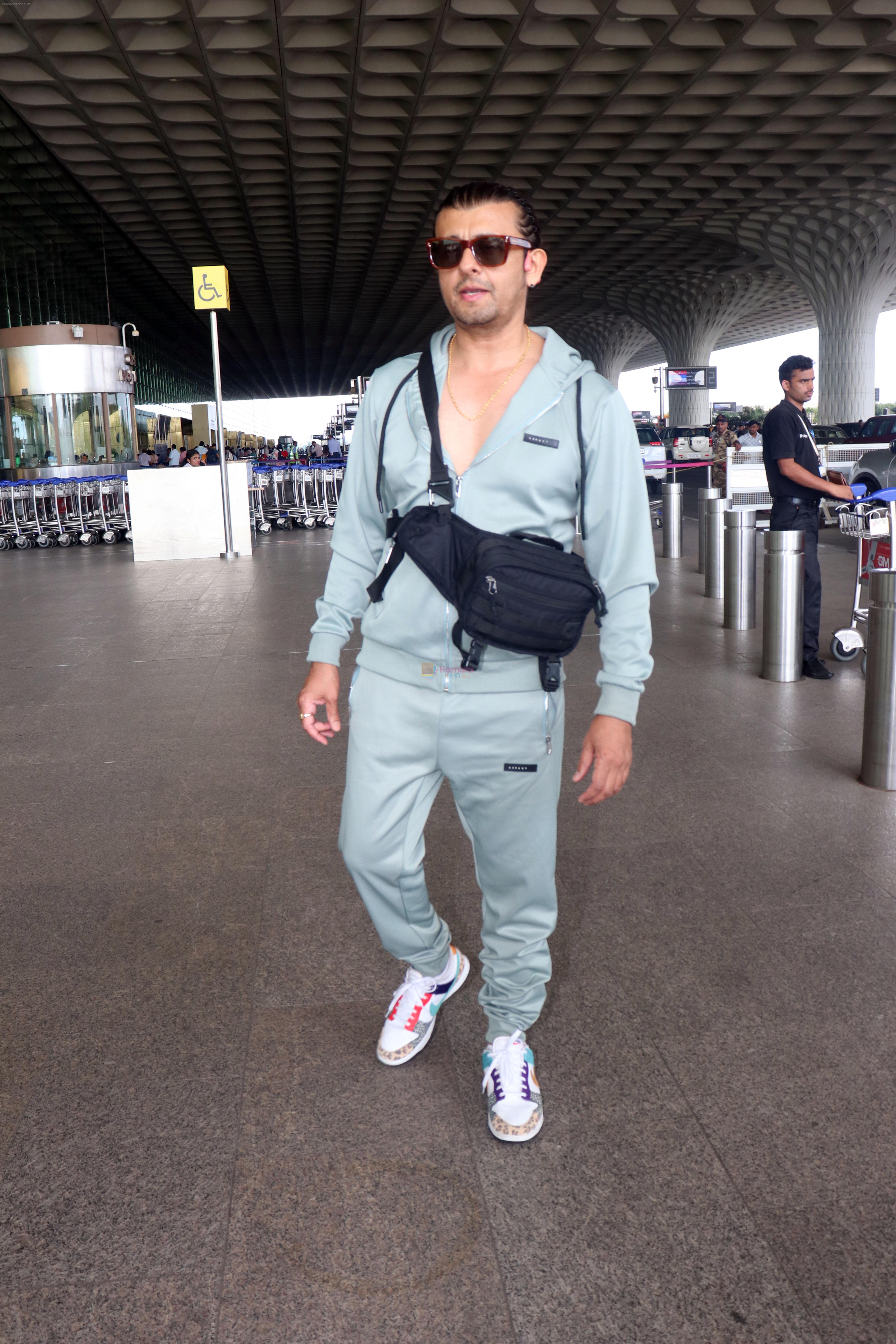 Sonu Nigam in sweat pant and jacket wearing sunglasses