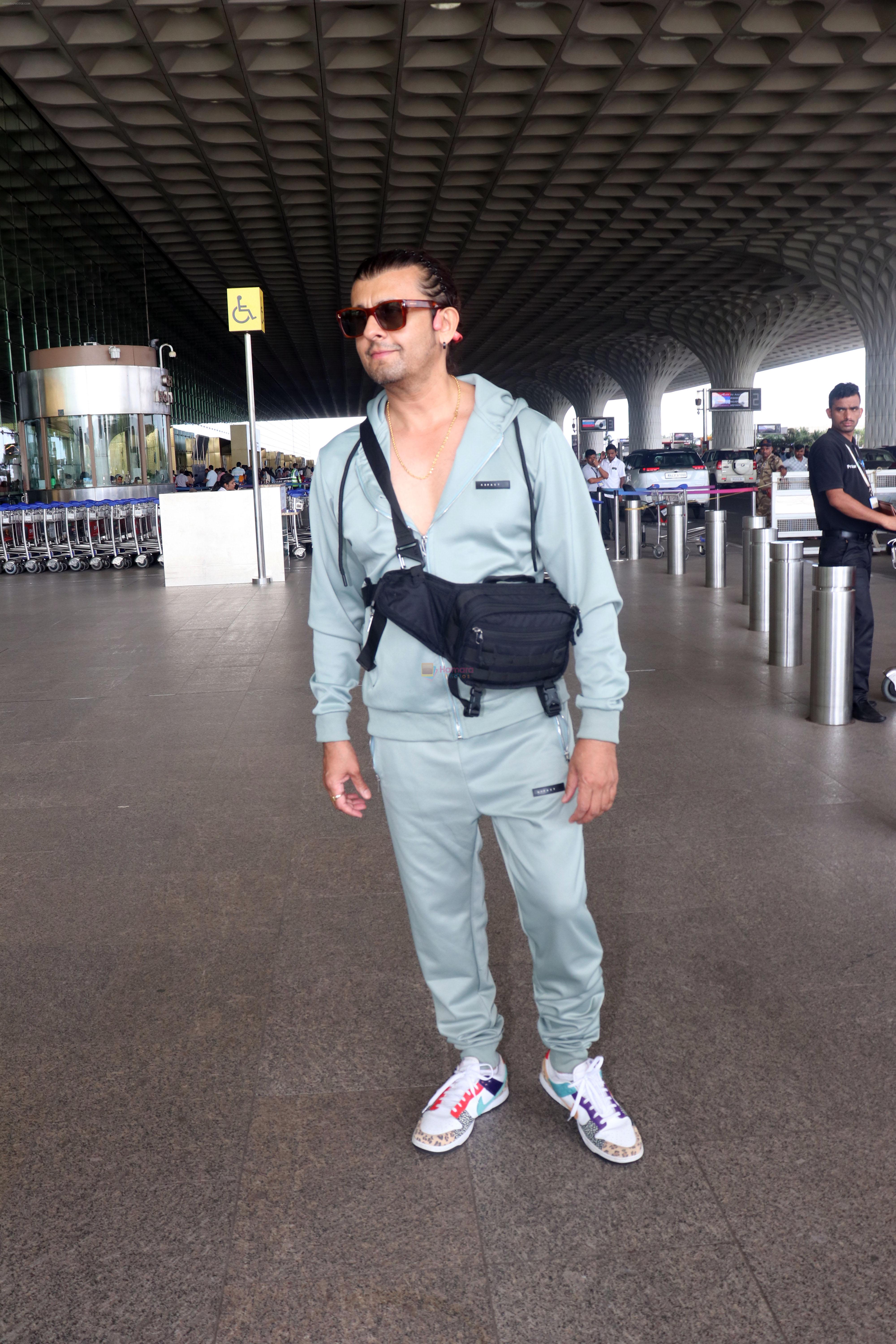 Sonu Nigam in sweat pant and jacket wearing sunglasses