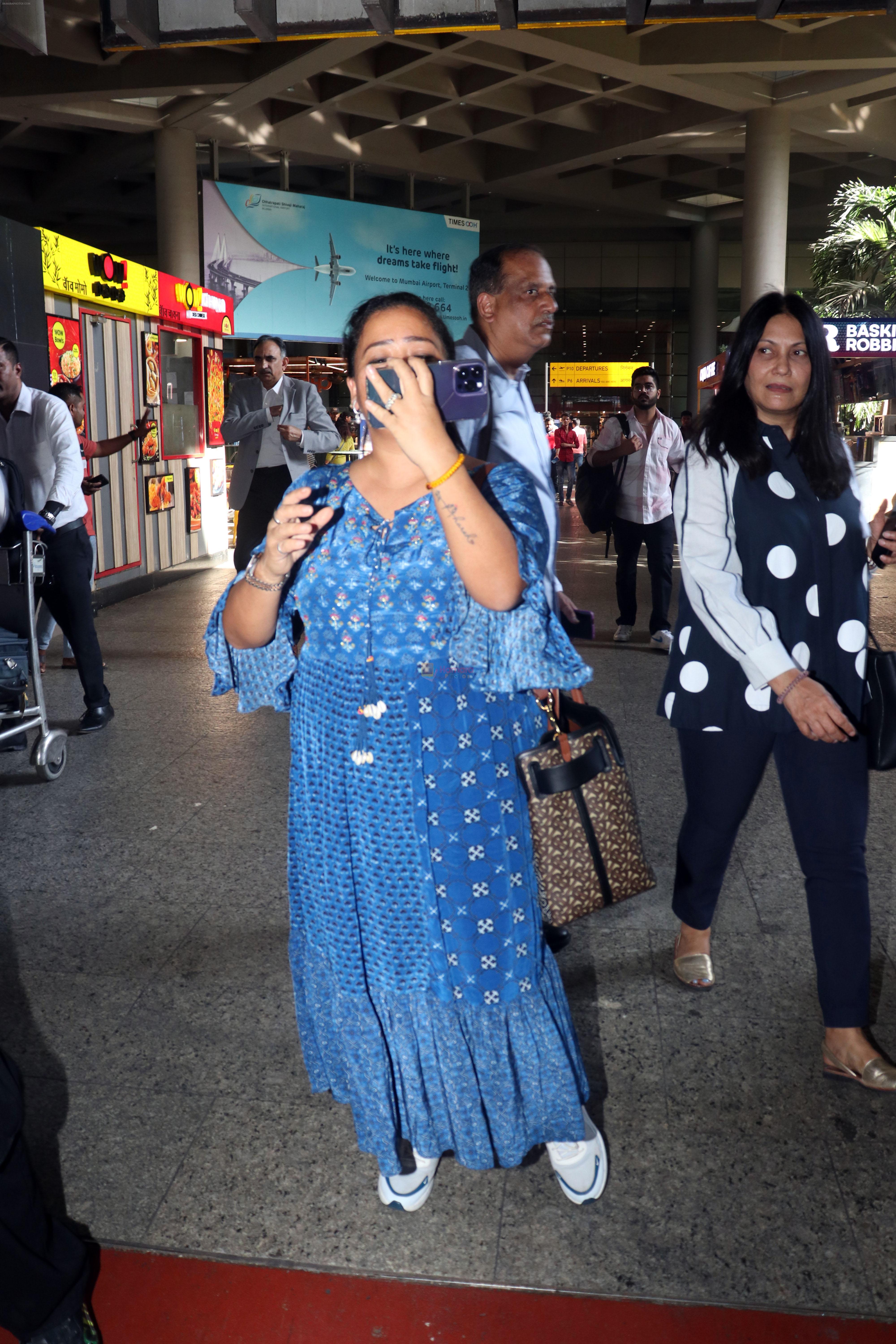 Bharti Singh with spouse Haarsh Limbachiyaa and son Laksh