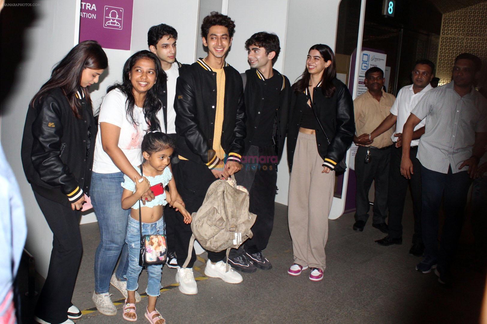 Khushi Kapoor, Suhana Khan with The Archies cast team on 13 Jun 2023 at the airport departure