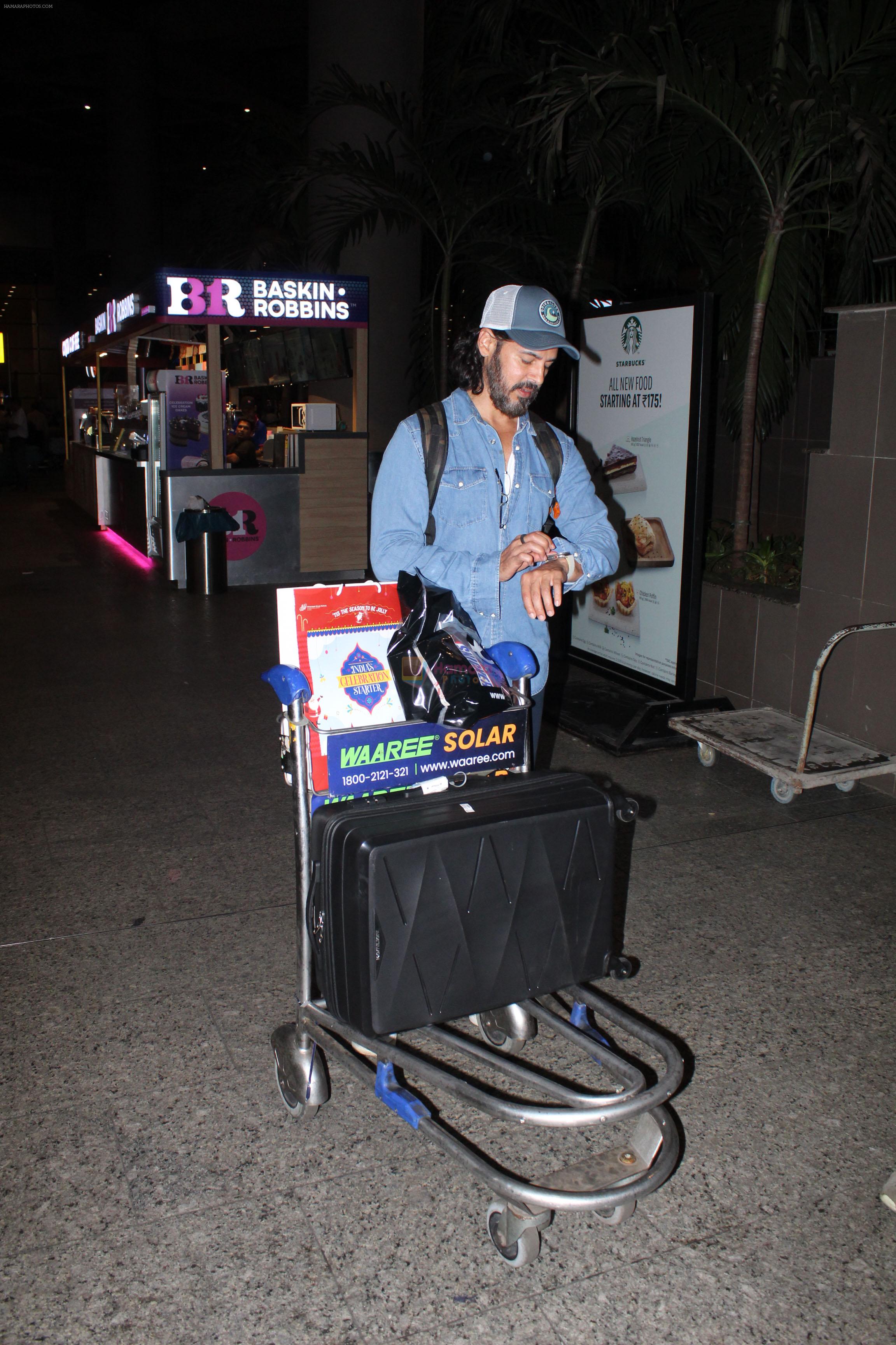 Dino Morea dressed in a jeans shirt and sweat pant with gray hat spotted at airport on 13 Jun 2023
