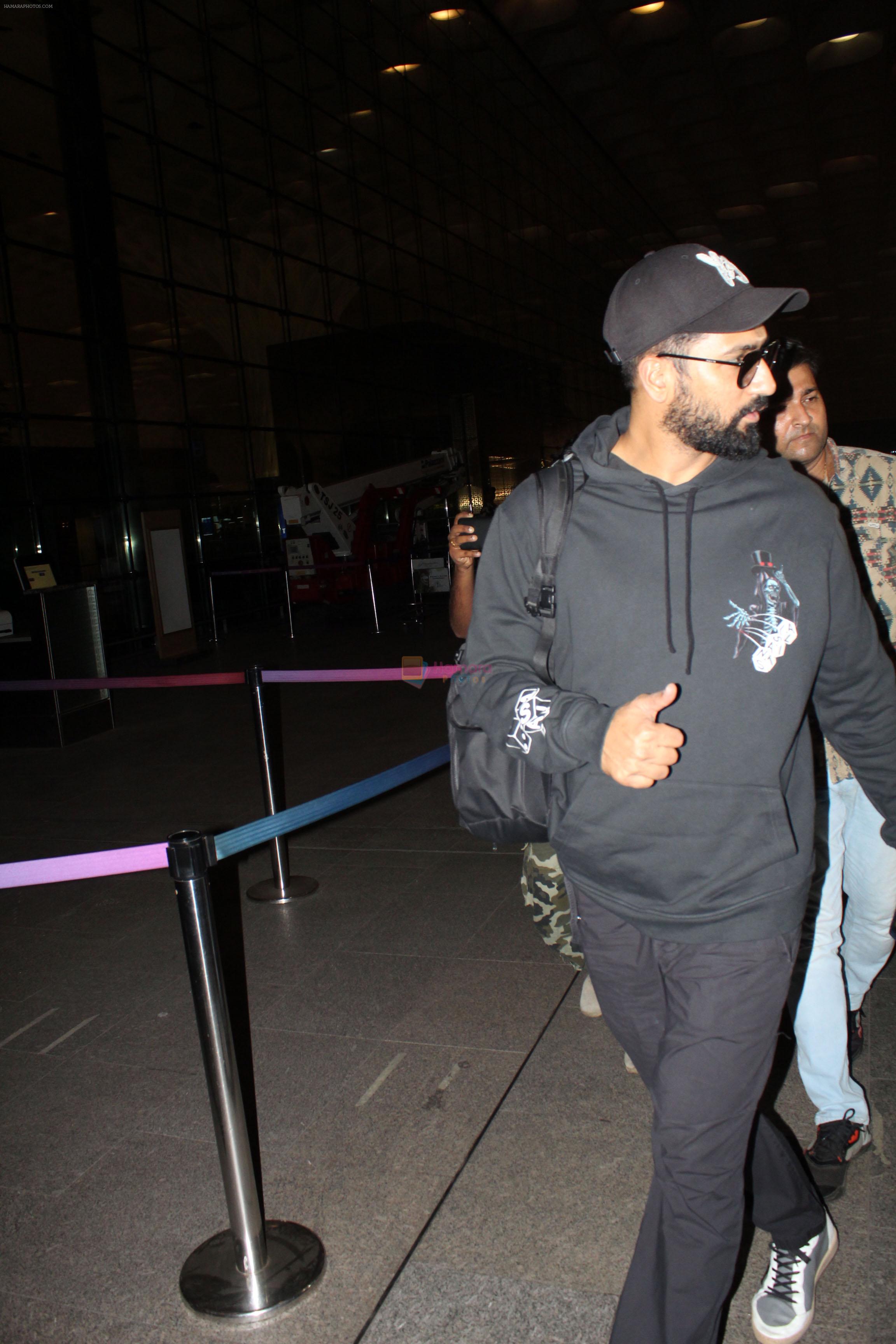 Vicky Kaushal dressed in black spotted at the airport on 15 Jun 2023
