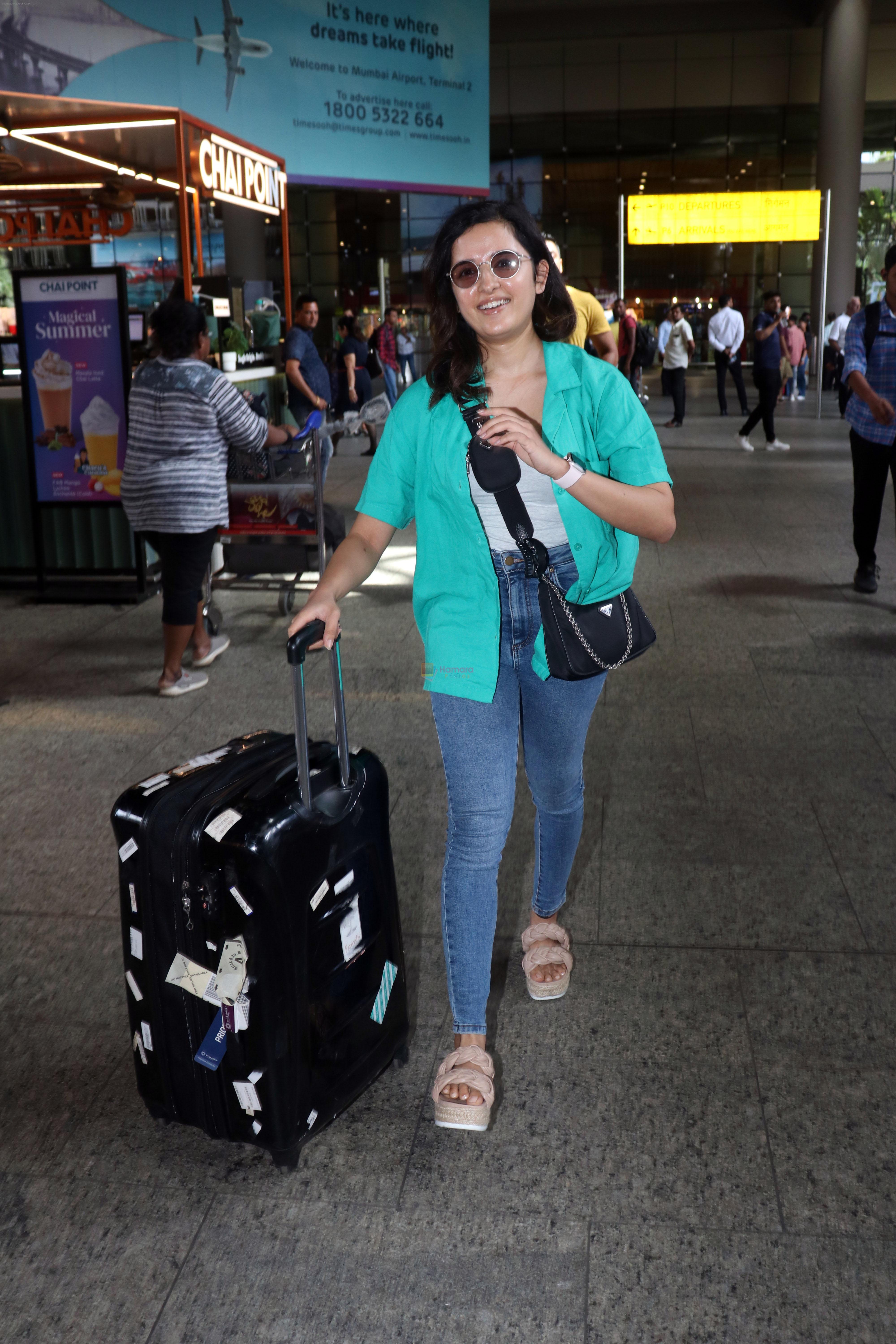 Shirley Setia dressed in blue jeans, camisole and teal shirt at the airport on 15 Jun 2023