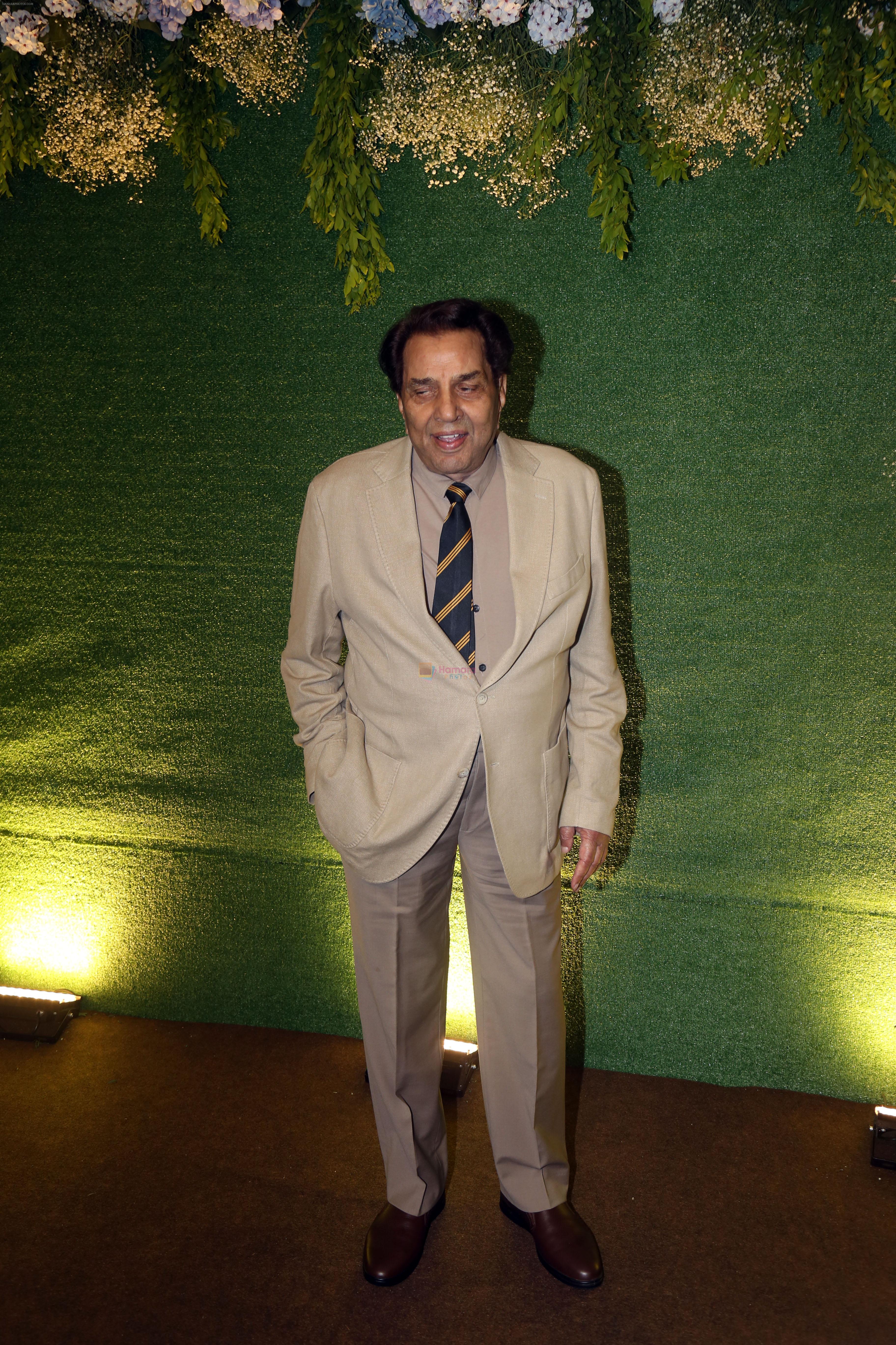 Dharmendra pose for camera after the sangeet function on 16 Jun 2023
