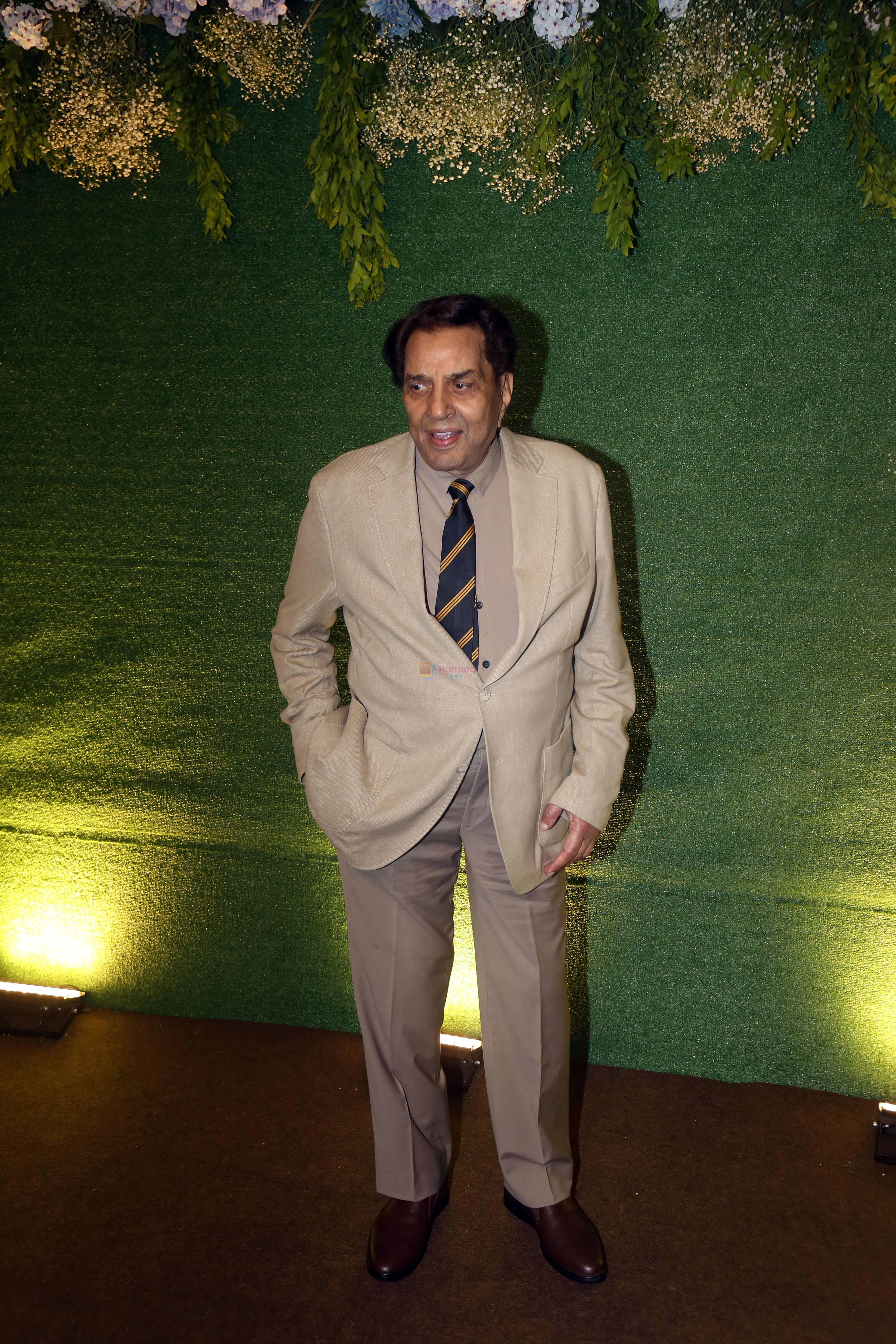 Dharmendra pose for camera after the sangeet function on 16 Jun 2023