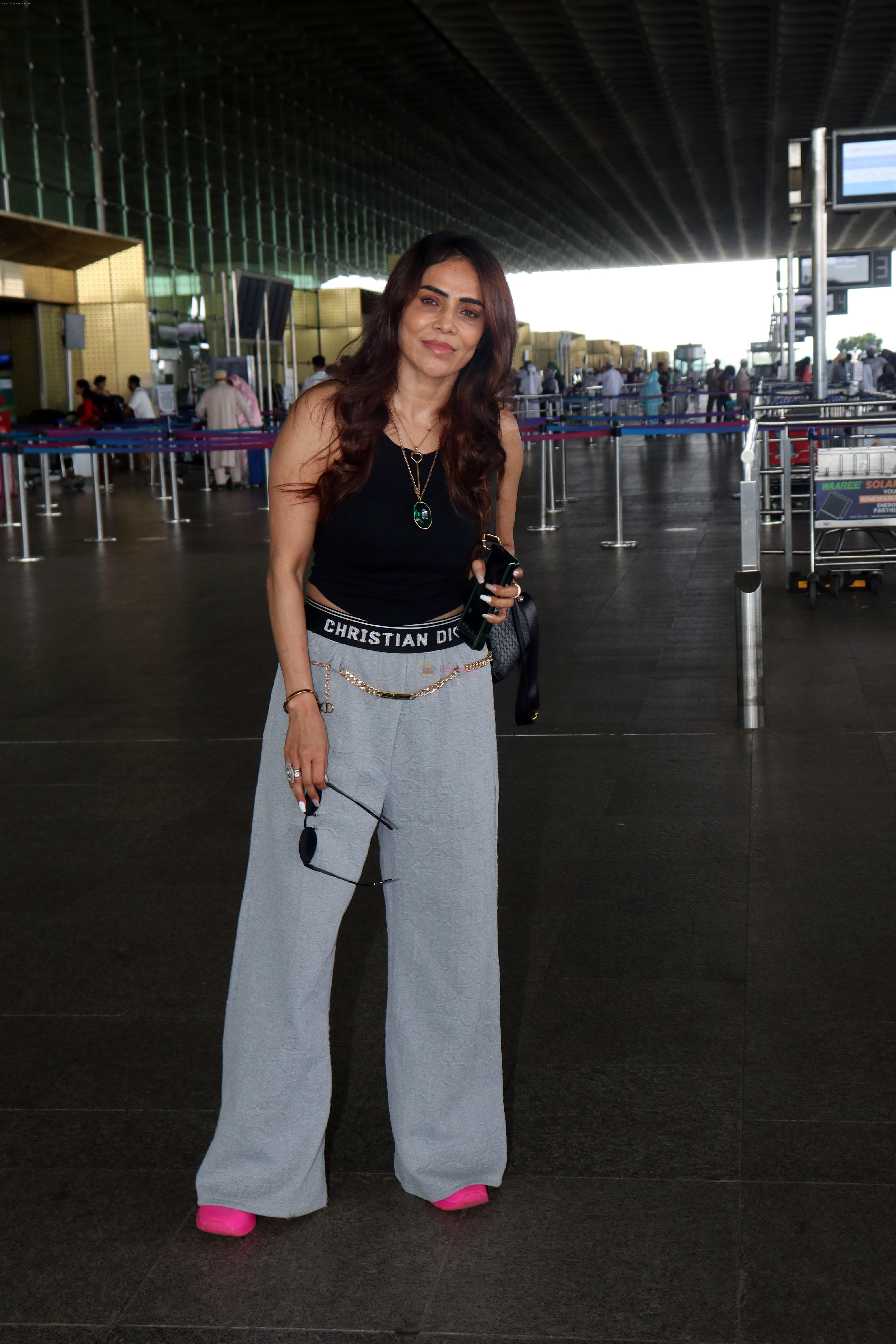 Nikita Rawal dressed in sleeveless top and sweat pant seen at the airport on 17 Jun 2023