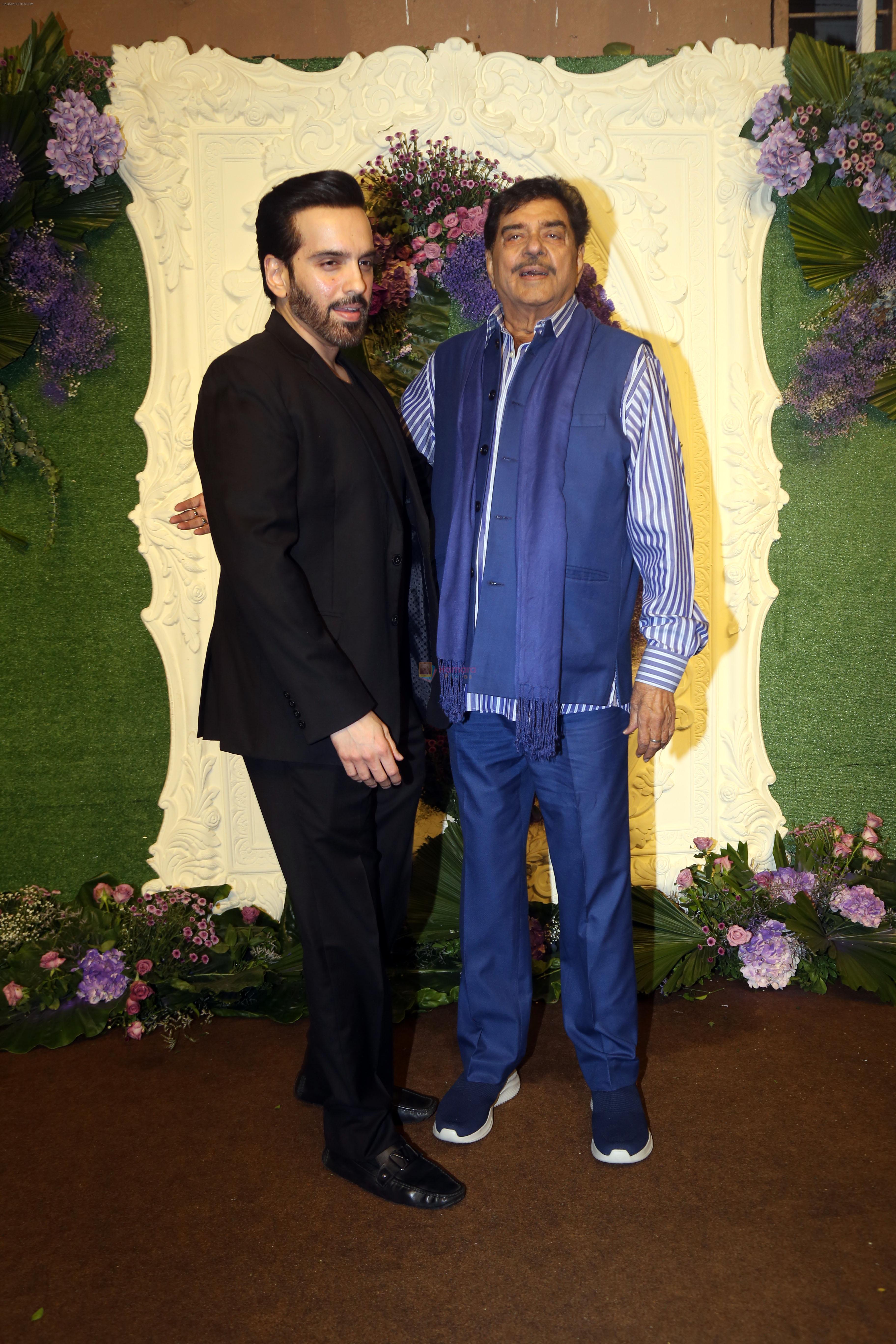 Luv Sinha and Shatrughan Sinha Pose for media at the reception of Karan Deol and Drisha Acharya on 18 Jun 2023