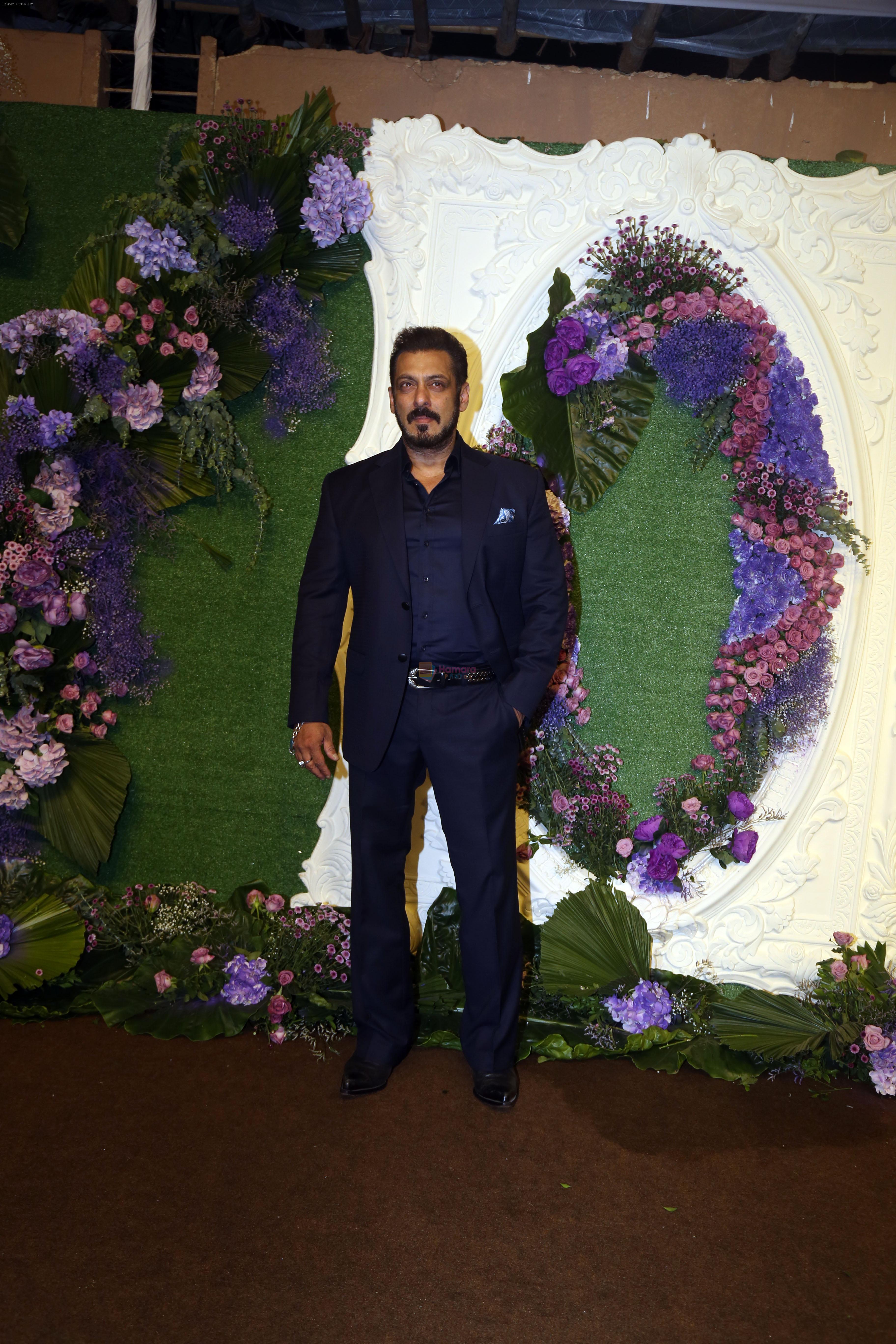 Salman Khan Pose for media at the reception of Karan Deol and Drisha Acharya on 18 Jun 2023