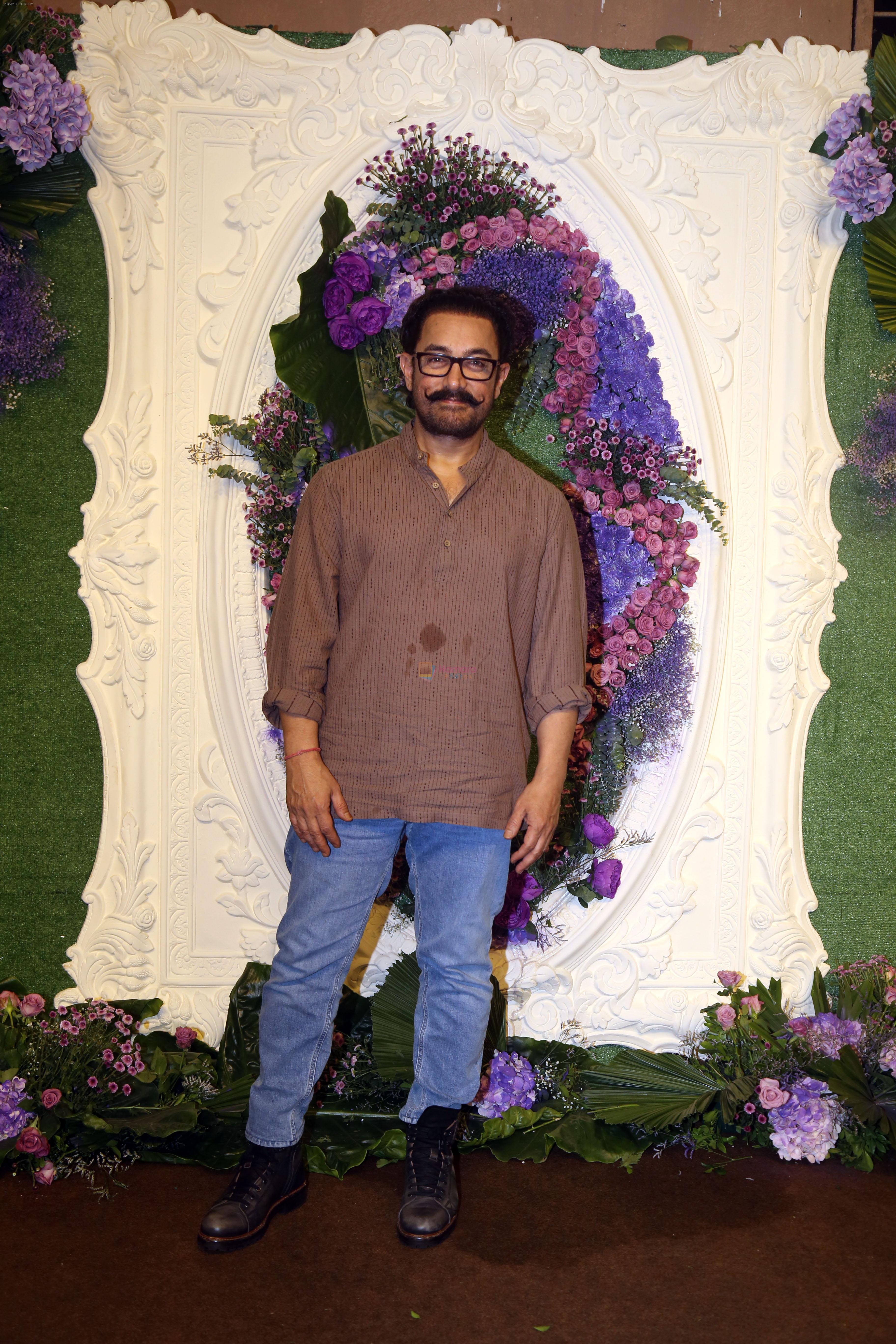 Aamir Khan Pose for media at the reception of Karan Deol and Drisha Acharya on 18 Jun 2023