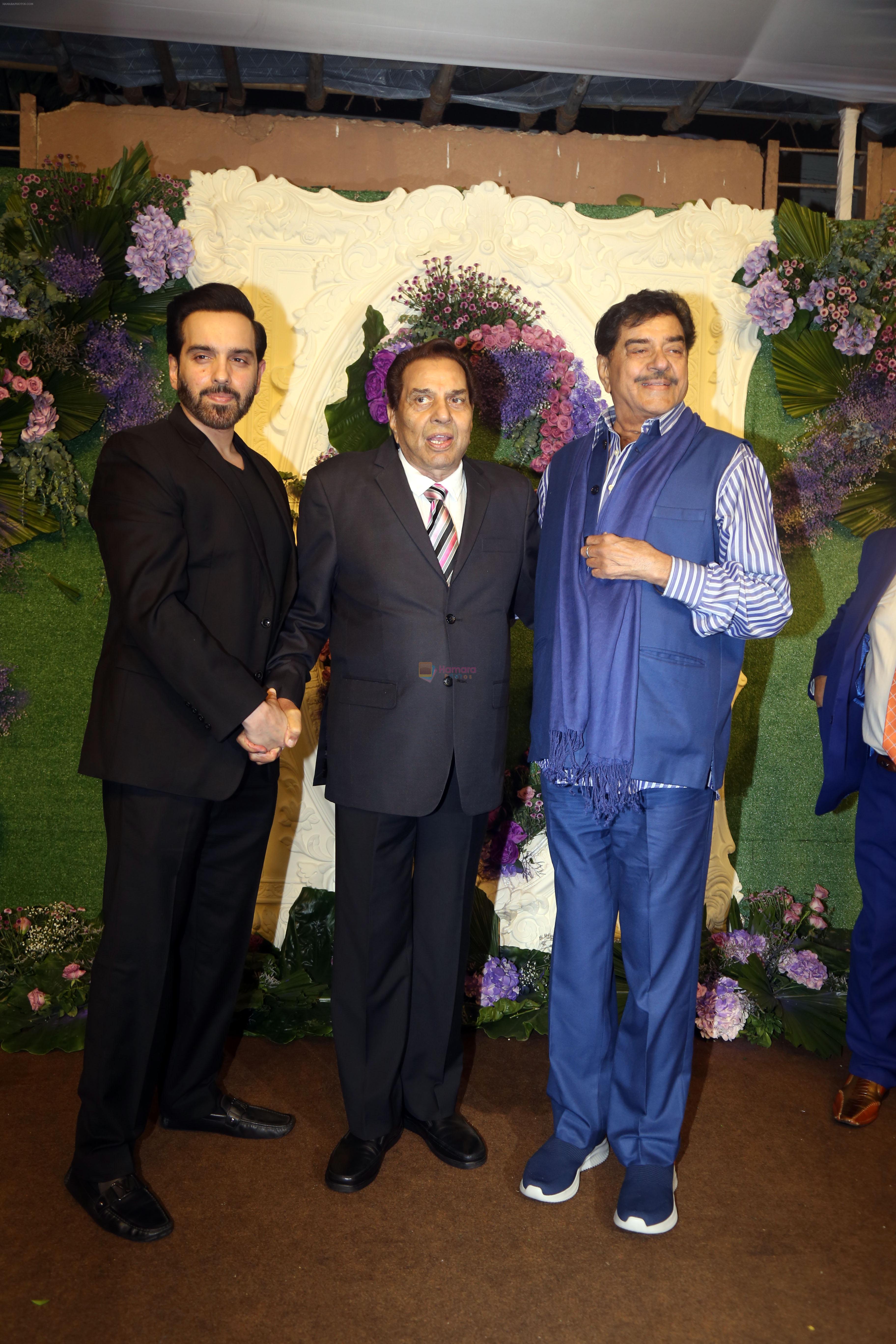 Luv Sinha, Dharmendra and Shatrughan Sinha Pose for media at the reception of Karan Deol and Drisha Acharya on 18 Jun 2023