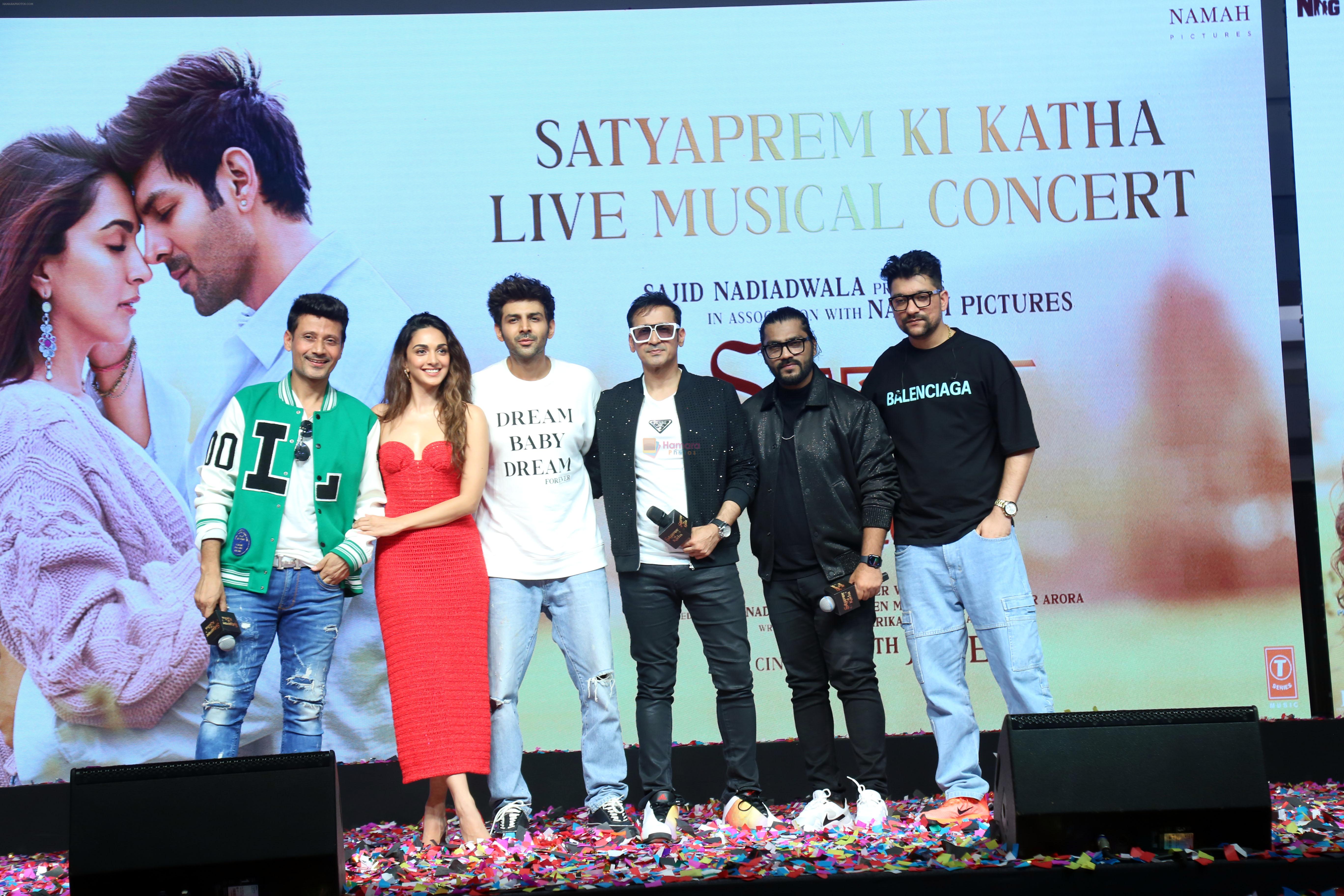 Kartik Aaryan and Kiara Advani at a Special Musical Concert of their film Satyaprem Ki Katha on 27 Jun 2023