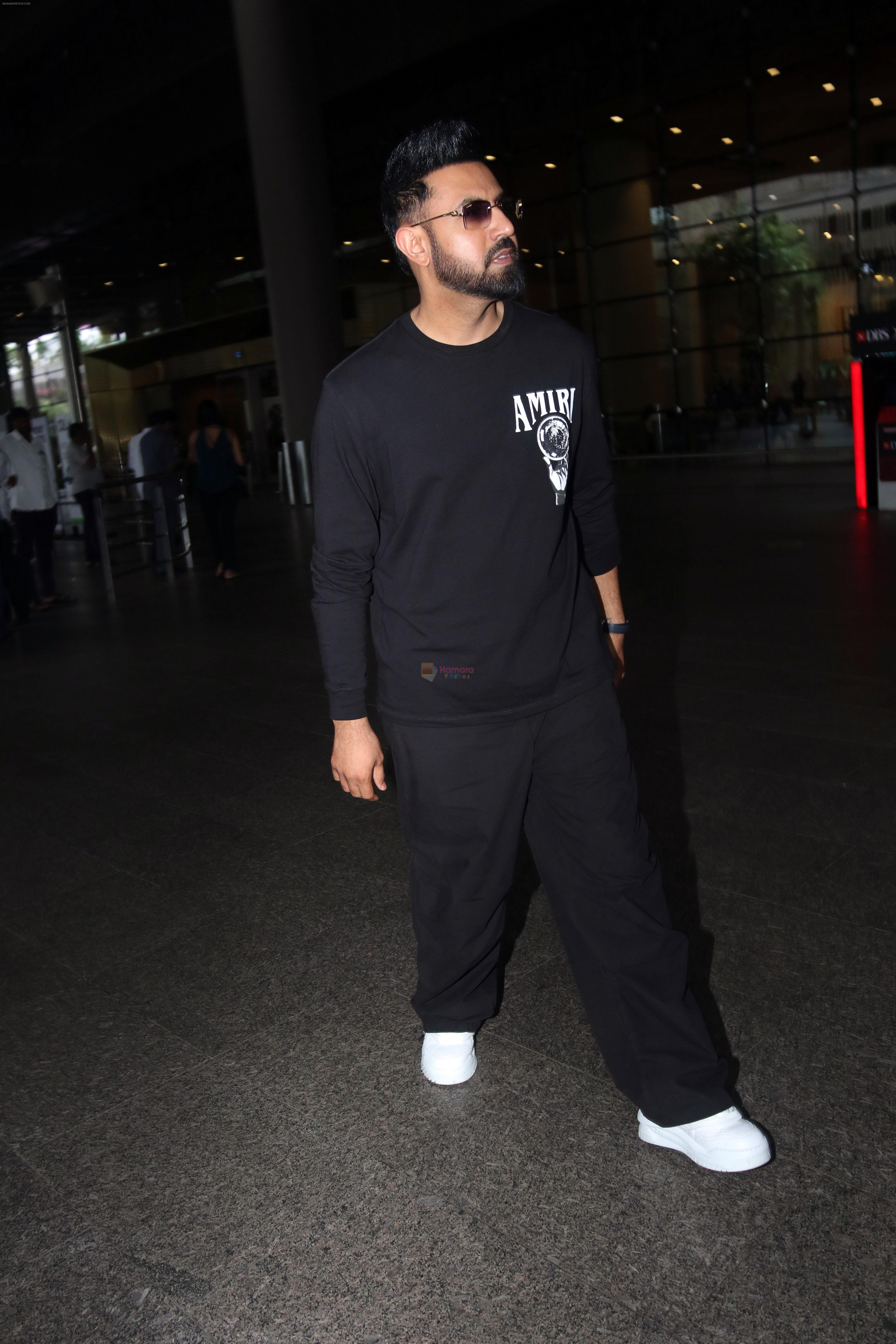 Gippy Grewal seen at the airport heading to Bigg Boss for Carry on Jatta 3 film promotions on 1 July 2023