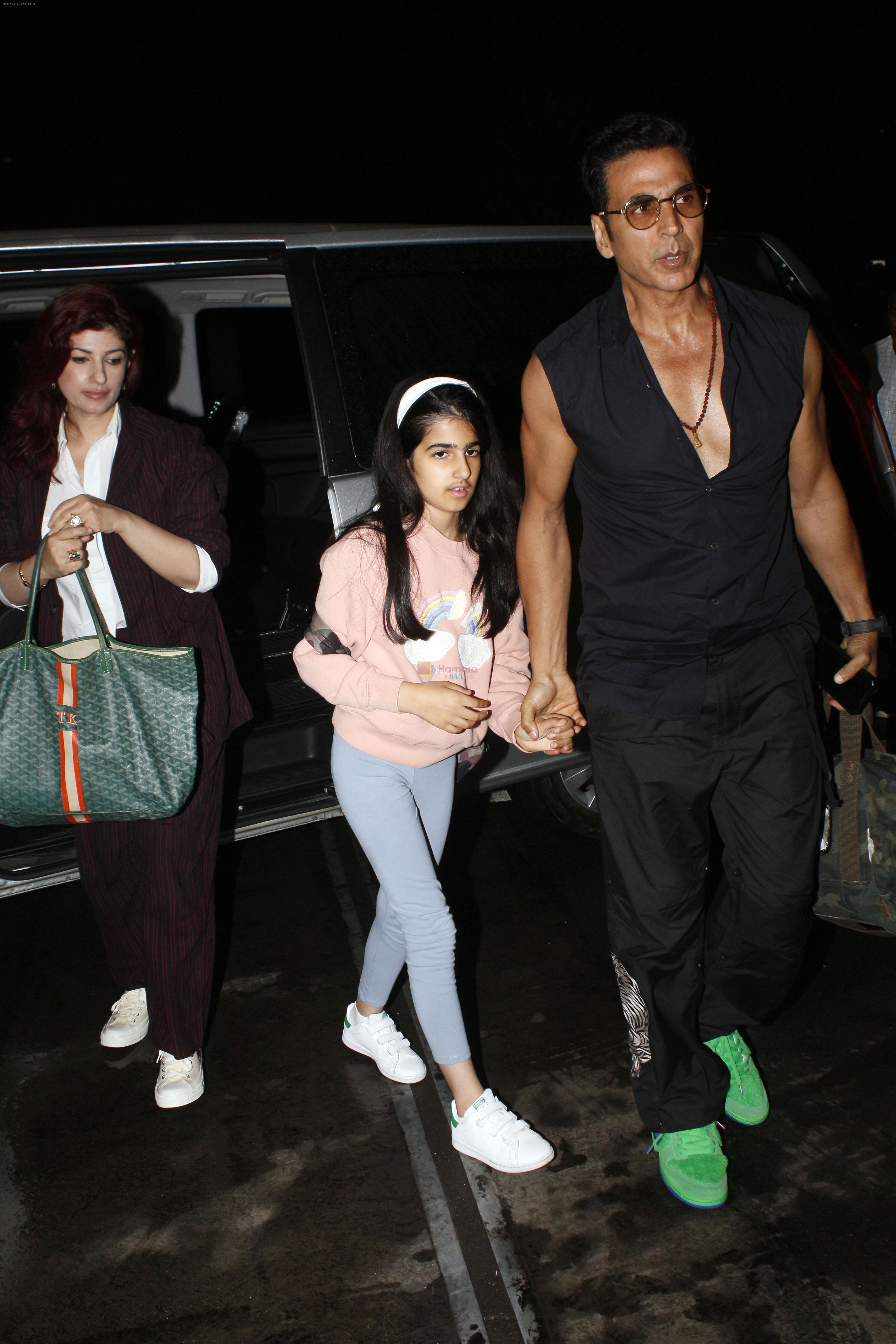 Akshay Kumar with Twinkle Khanna and daughter Nitara Kumar seen at the airport on 30 Jun 2023