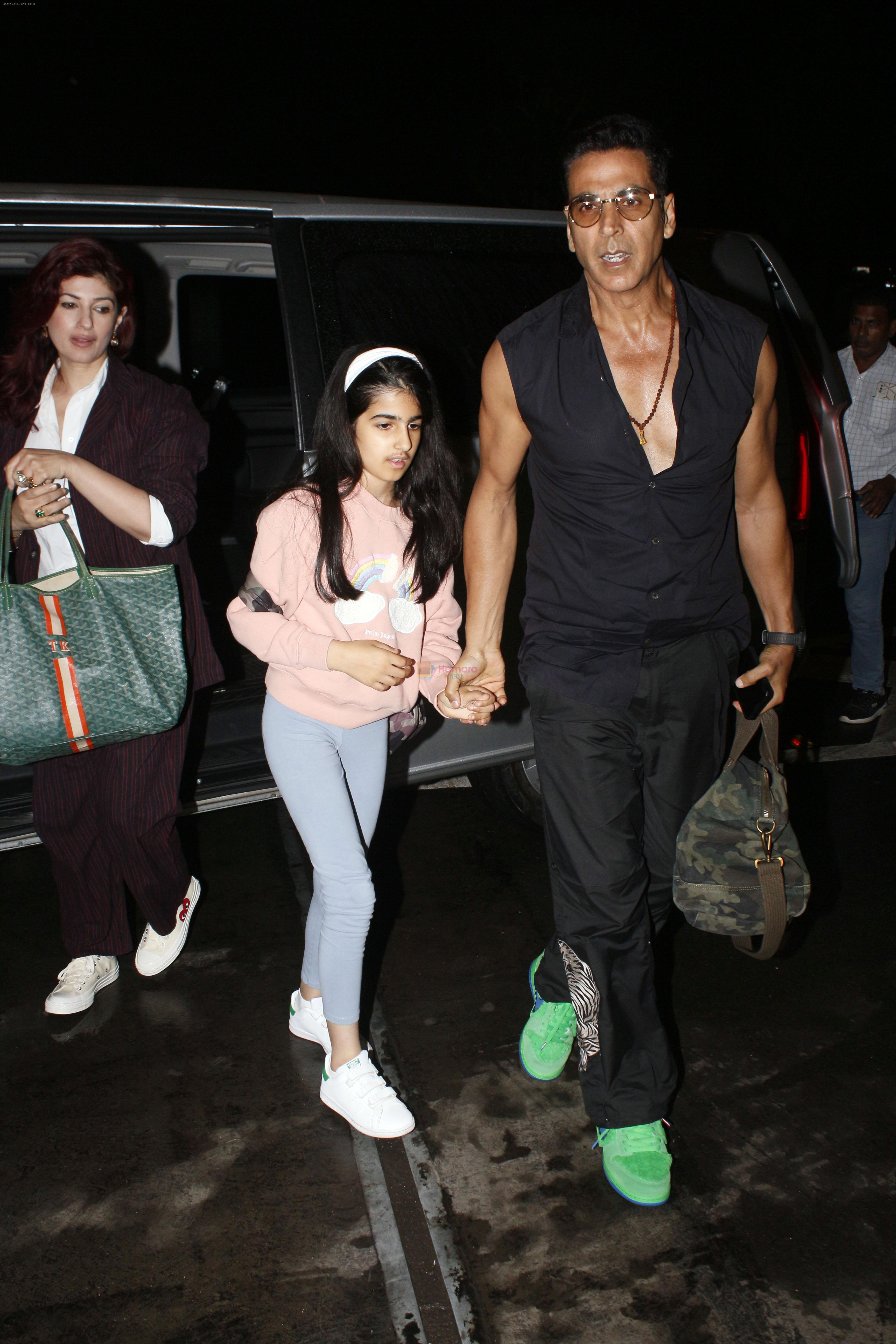 Akshay Kumar with Twinkle Khanna and daughter Nitara Kumar seen at the airport on 30 Jun 2023