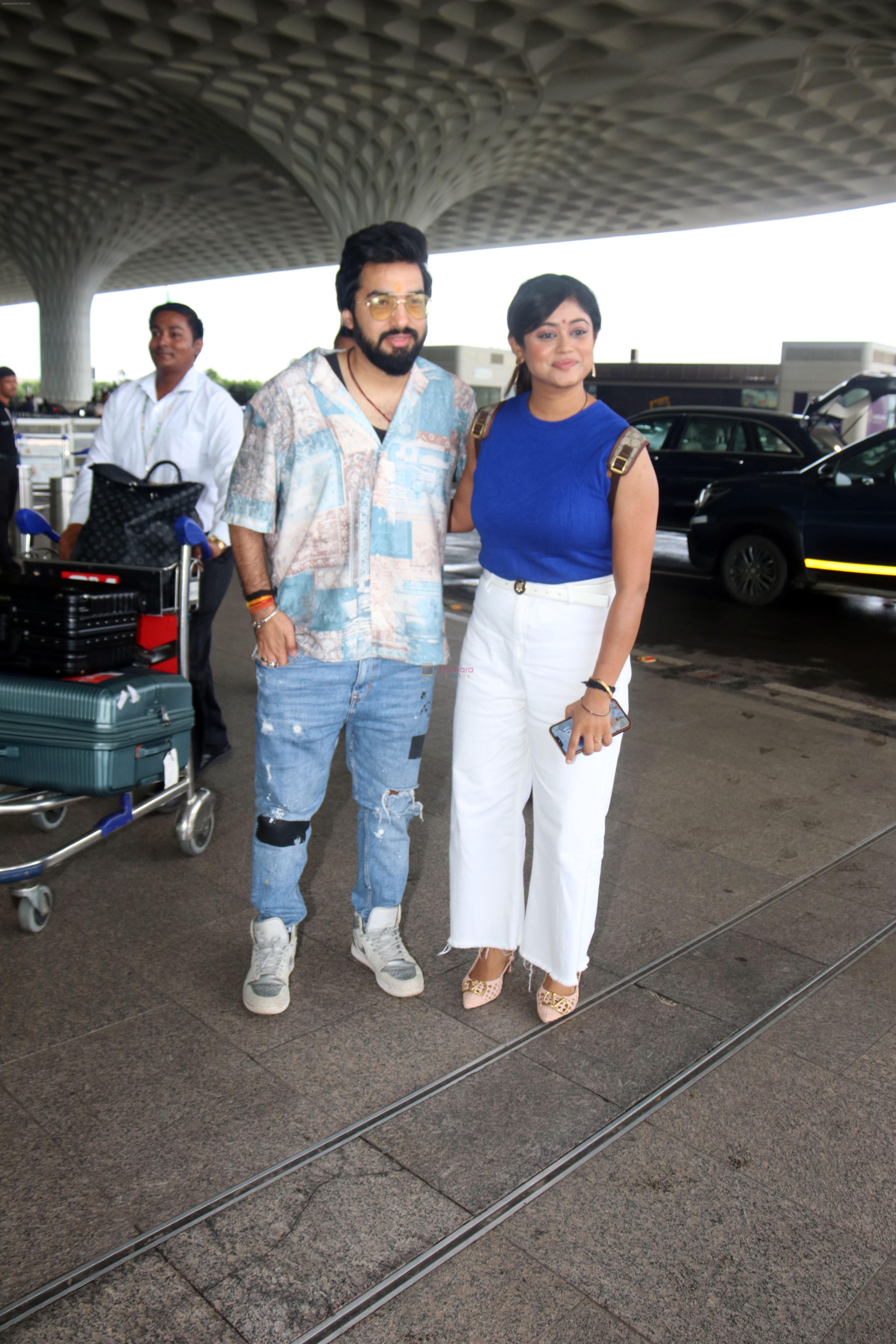 Sachet Tandon and Parampara Thakur seen at the airport on 1 July 2023