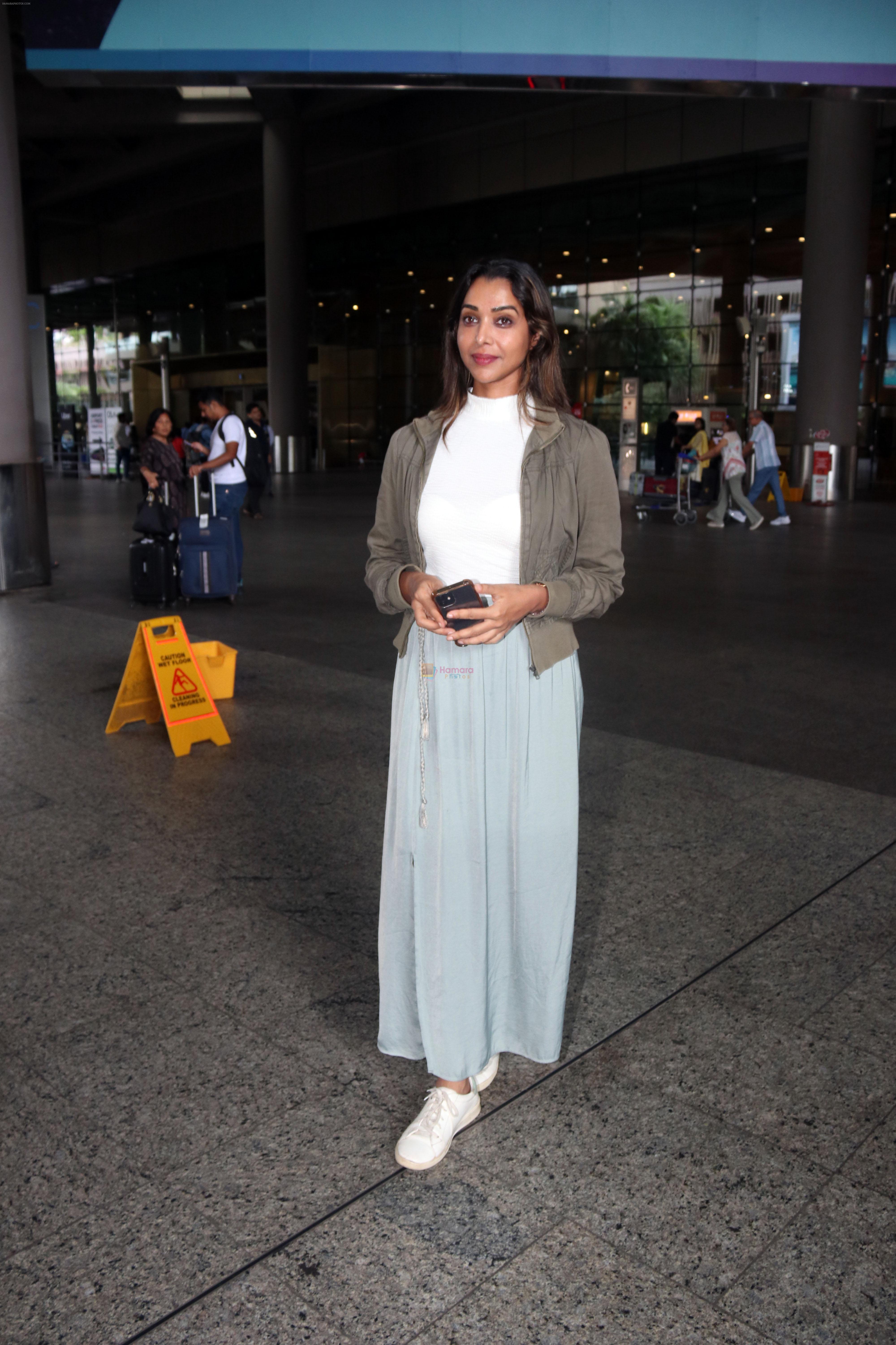 Anupriya Goenka seen at the airport on 3 July 2023