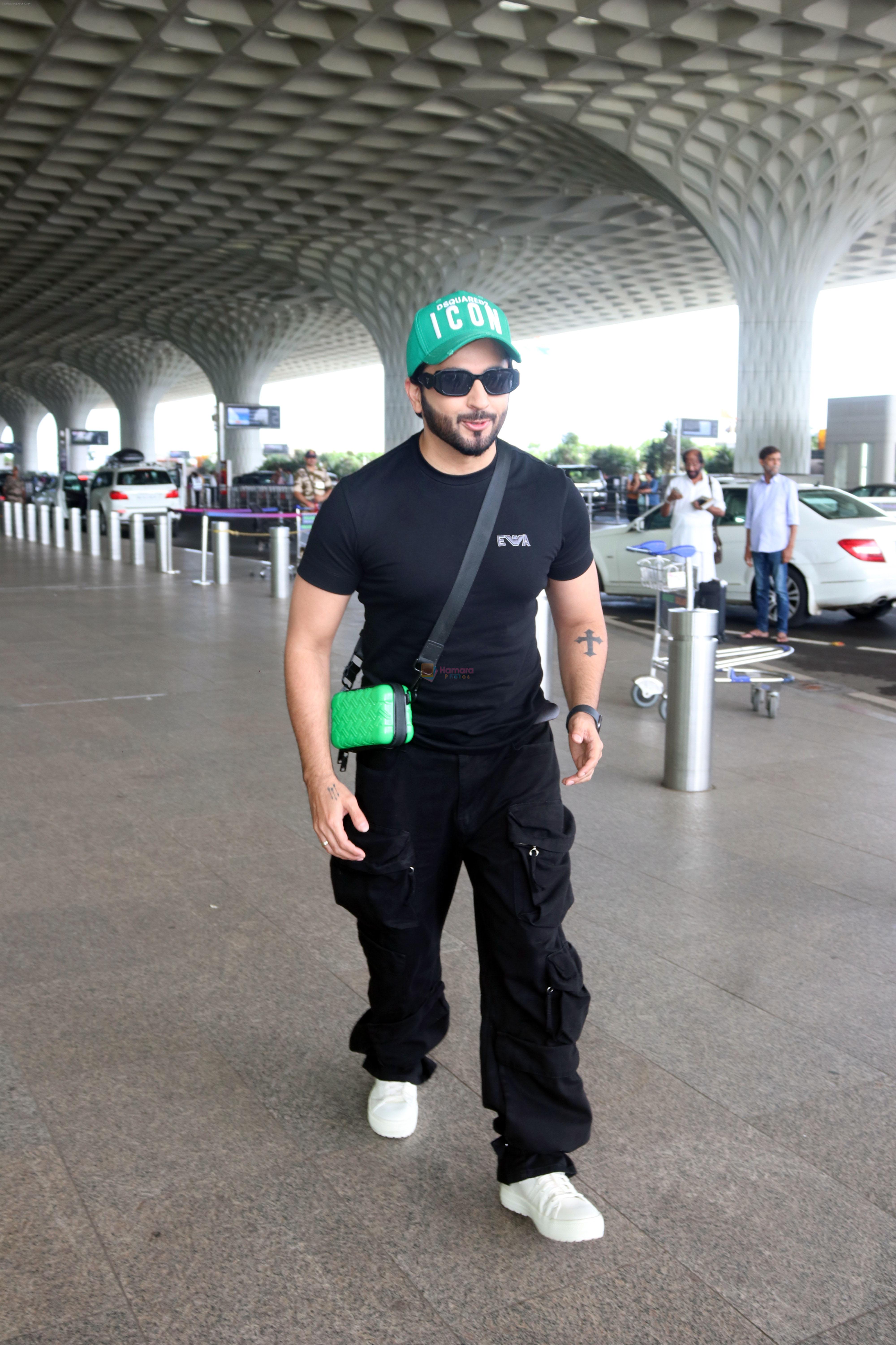 Dheeraj Dhoopar seen at the airport on 8 July 2023