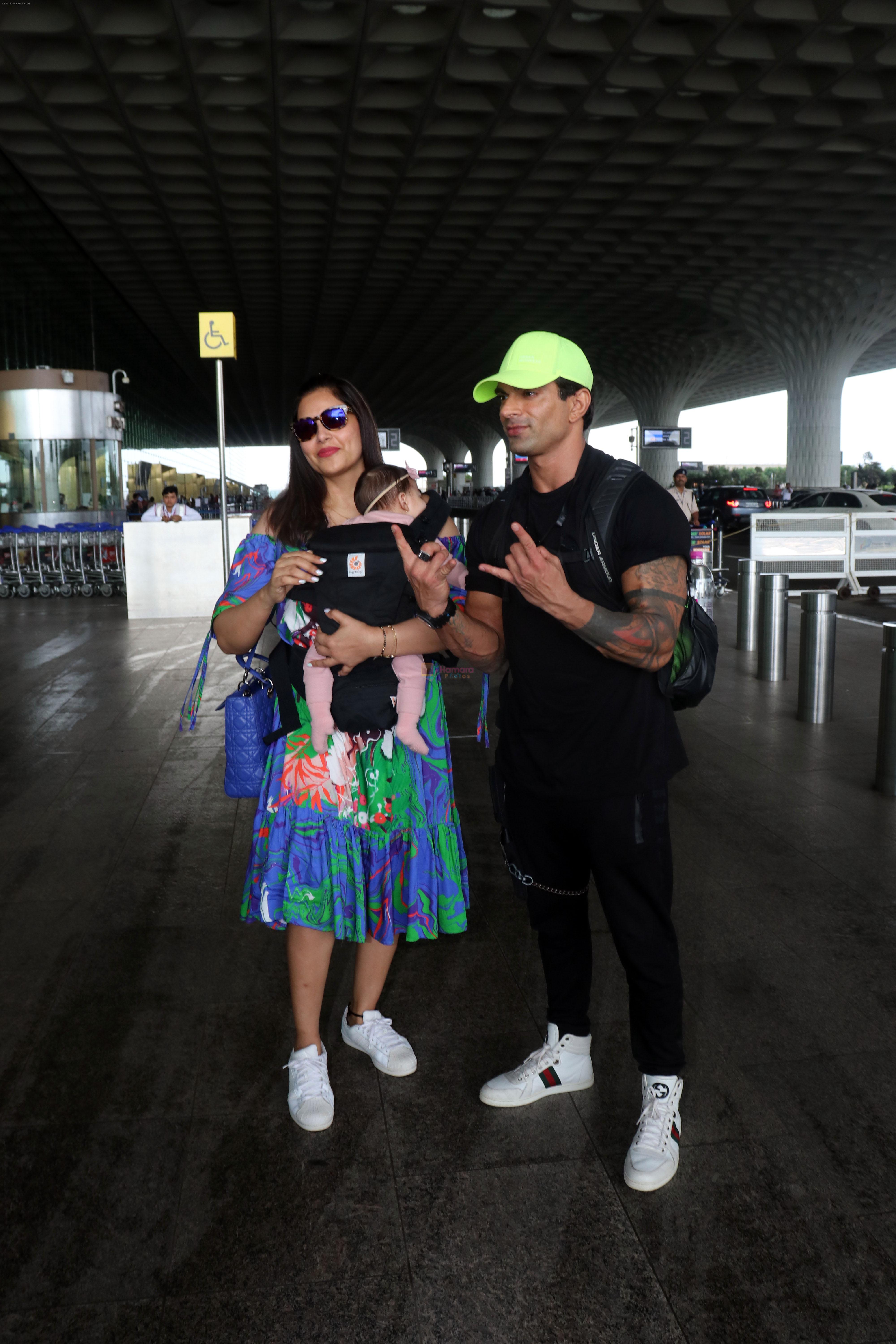 Bipasha Basu seen carrying her baby girl and posing for camera with hubby Karan Singh Grover on 9 July 2023