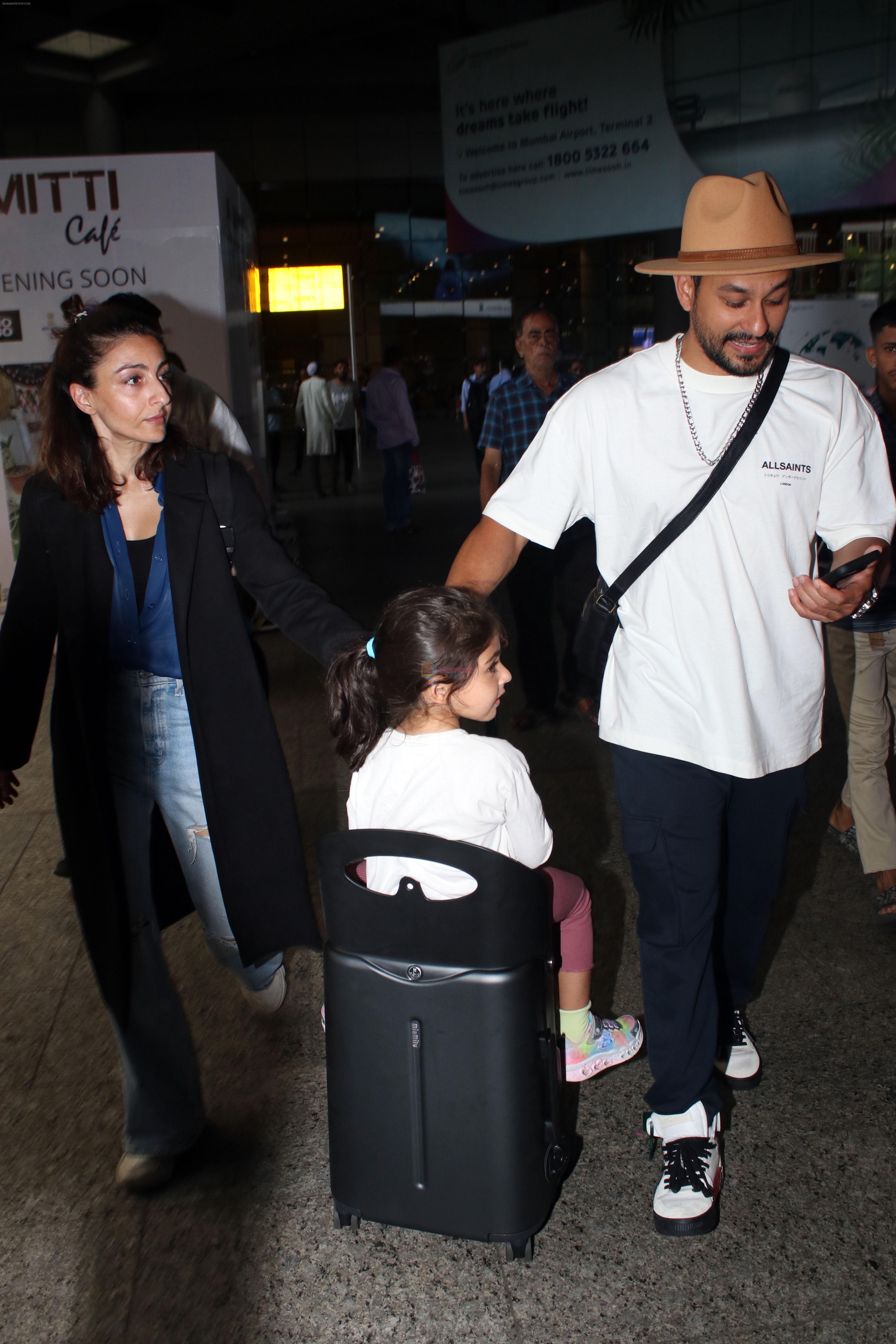 Kunal Khemu, Soha Ali Khan, Inaaya Naumi Khemu seen at the airport on 13 July 2023