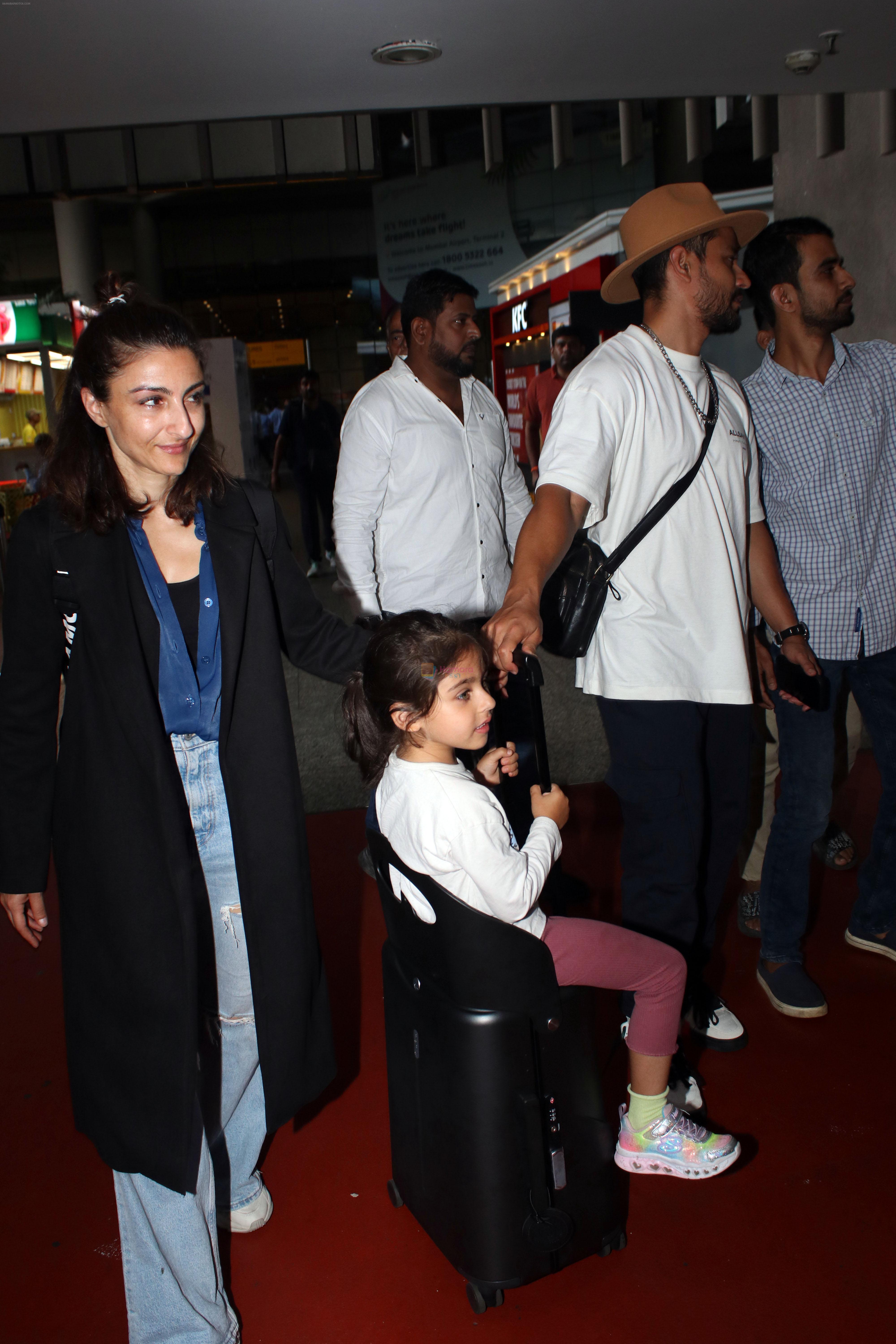 Kunal Khemu, Soha Ali Khan, Inaaya Naumi Khemu seen at the airport on 13 July 2023