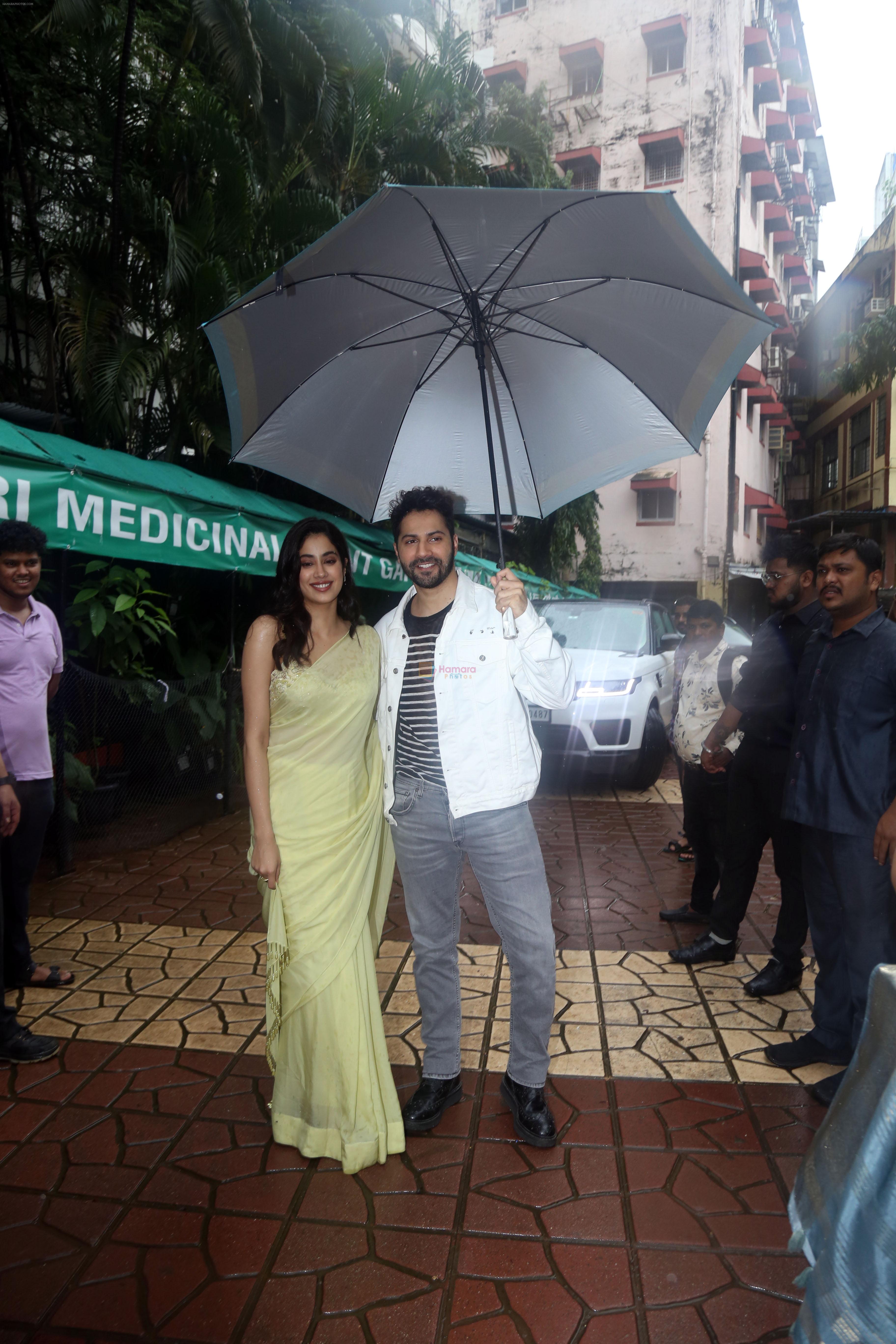 Janhvi Kapoor, Varun Dhawan at the National College for Bawaal movie promotion on 24 July 2023