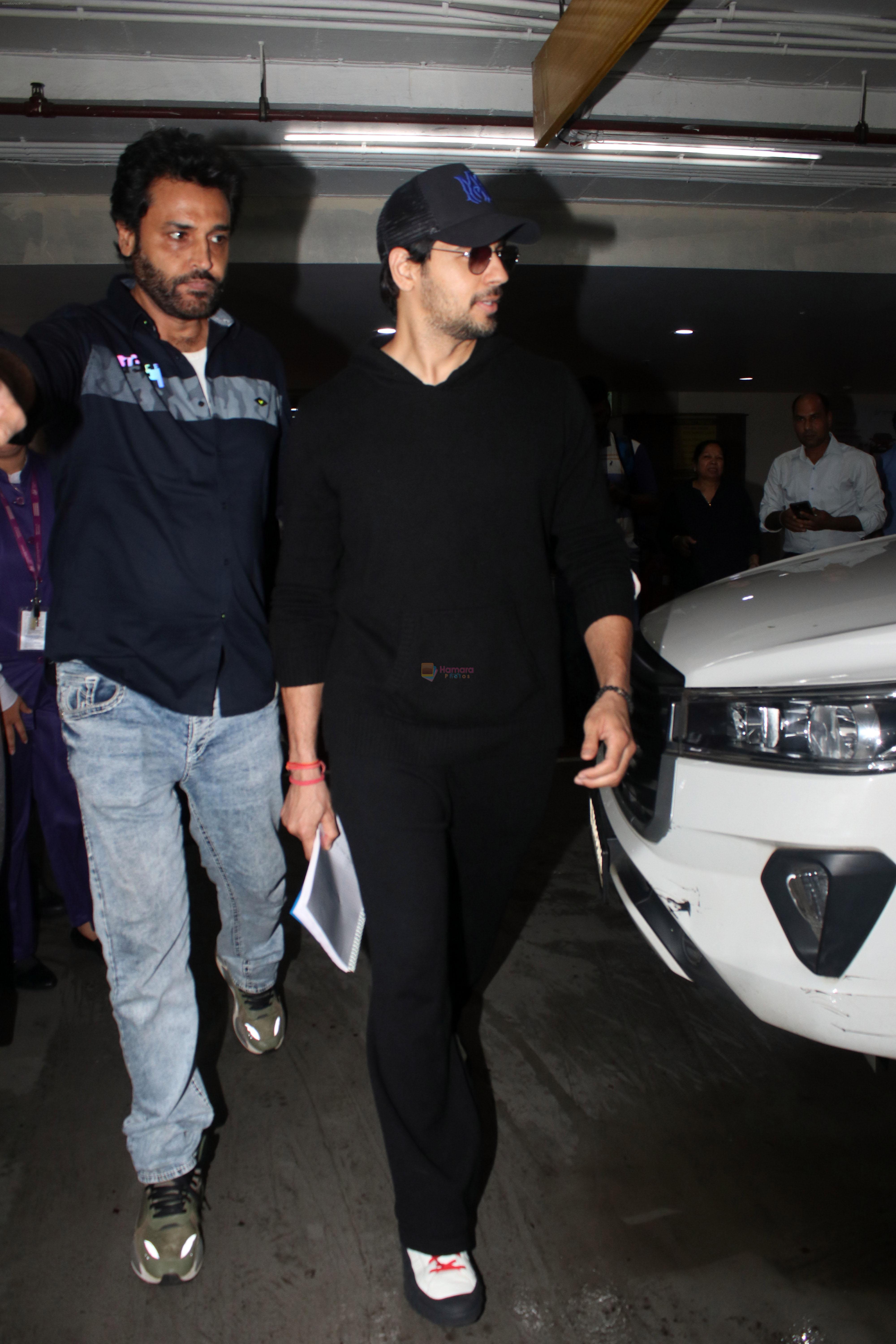 Sidharth Malhotra seen at the airport on 24 July 2023