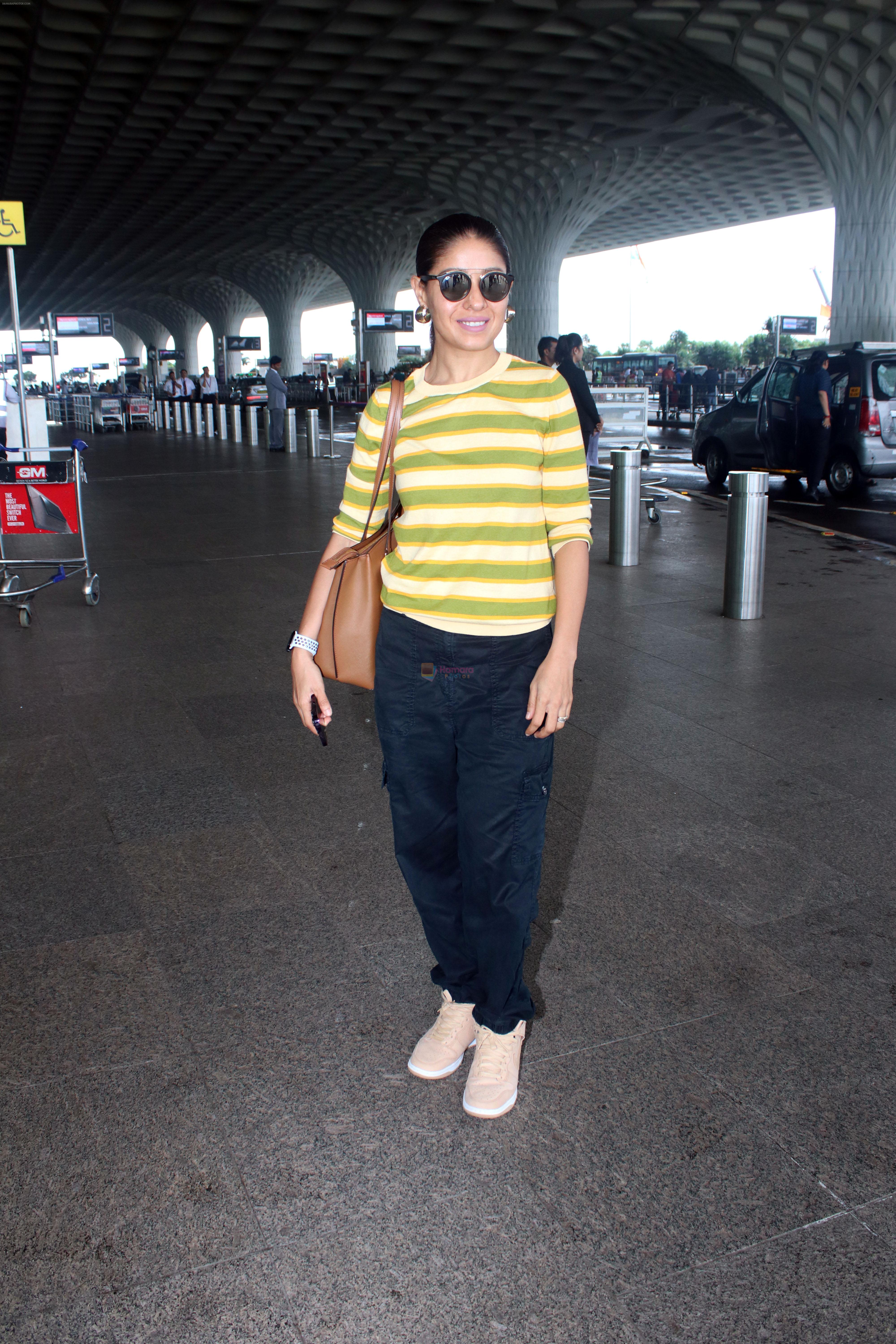 Sunidhi Chauhan seen at the airport on 25 July 2023
