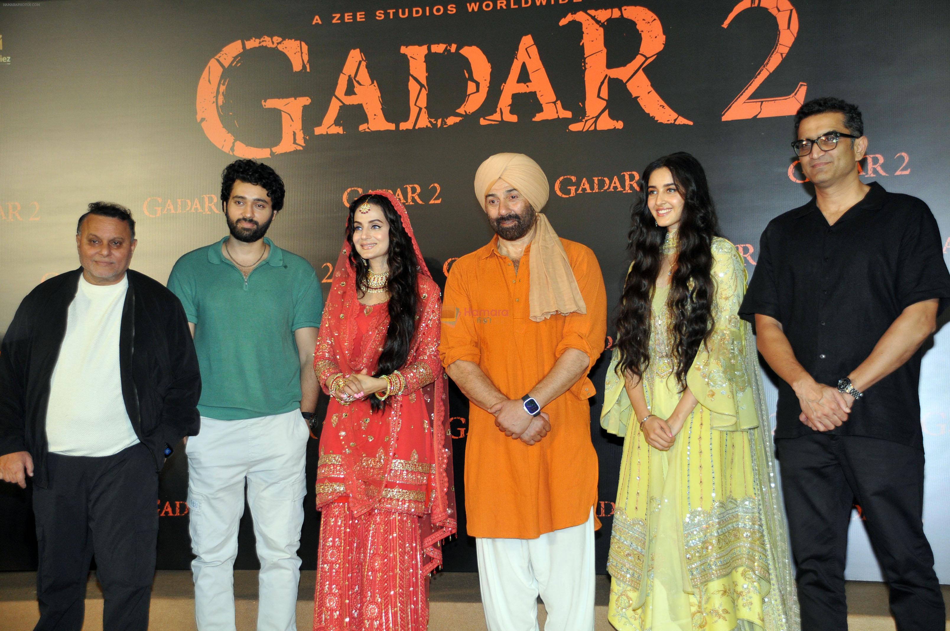 Ameesha Patel, Anil Sharma, Guest, Simrat Kaur, Sunny Deol, Utkarsh Sharma at the trailer launch of film Gadar 2 on 26 July 2023
