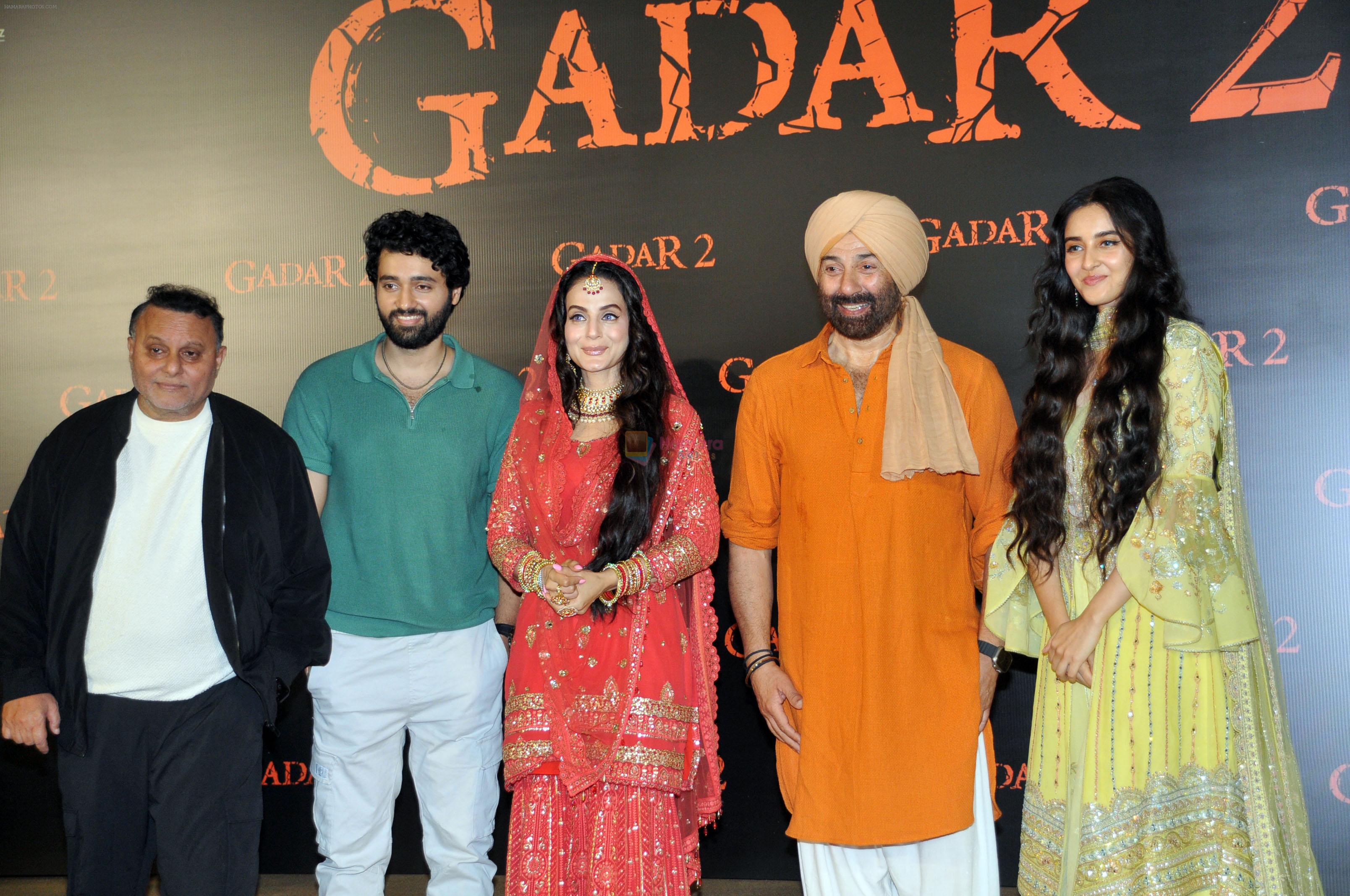 Ameesha Patel, Anil Sharma, Simrat Kaur, Sunny Deol, Utkarsh Sharma at the trailer launch of film Gadar 2 on 26 July 2023