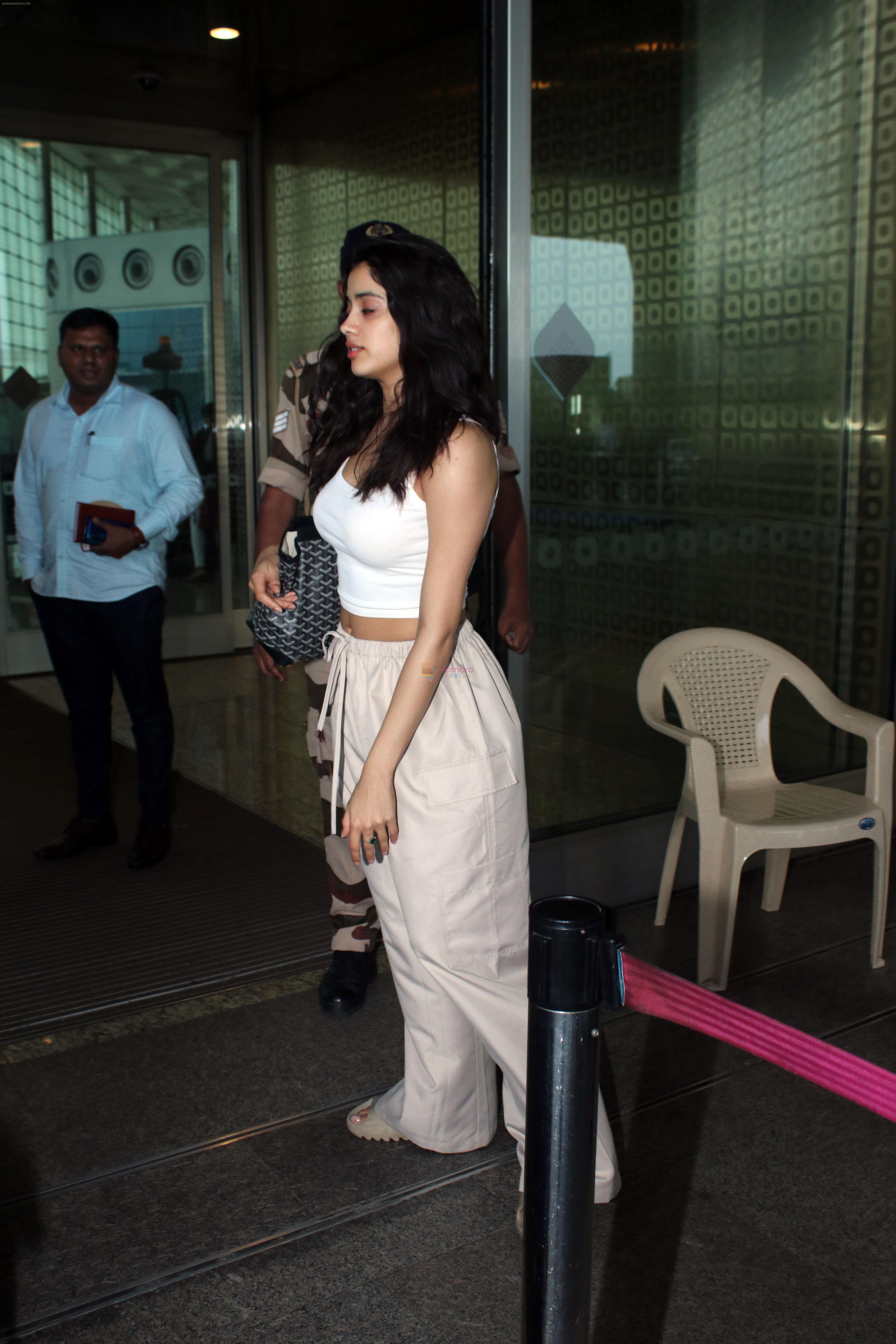 Janhvi Kapoor seen at the airport on 27 July 2023