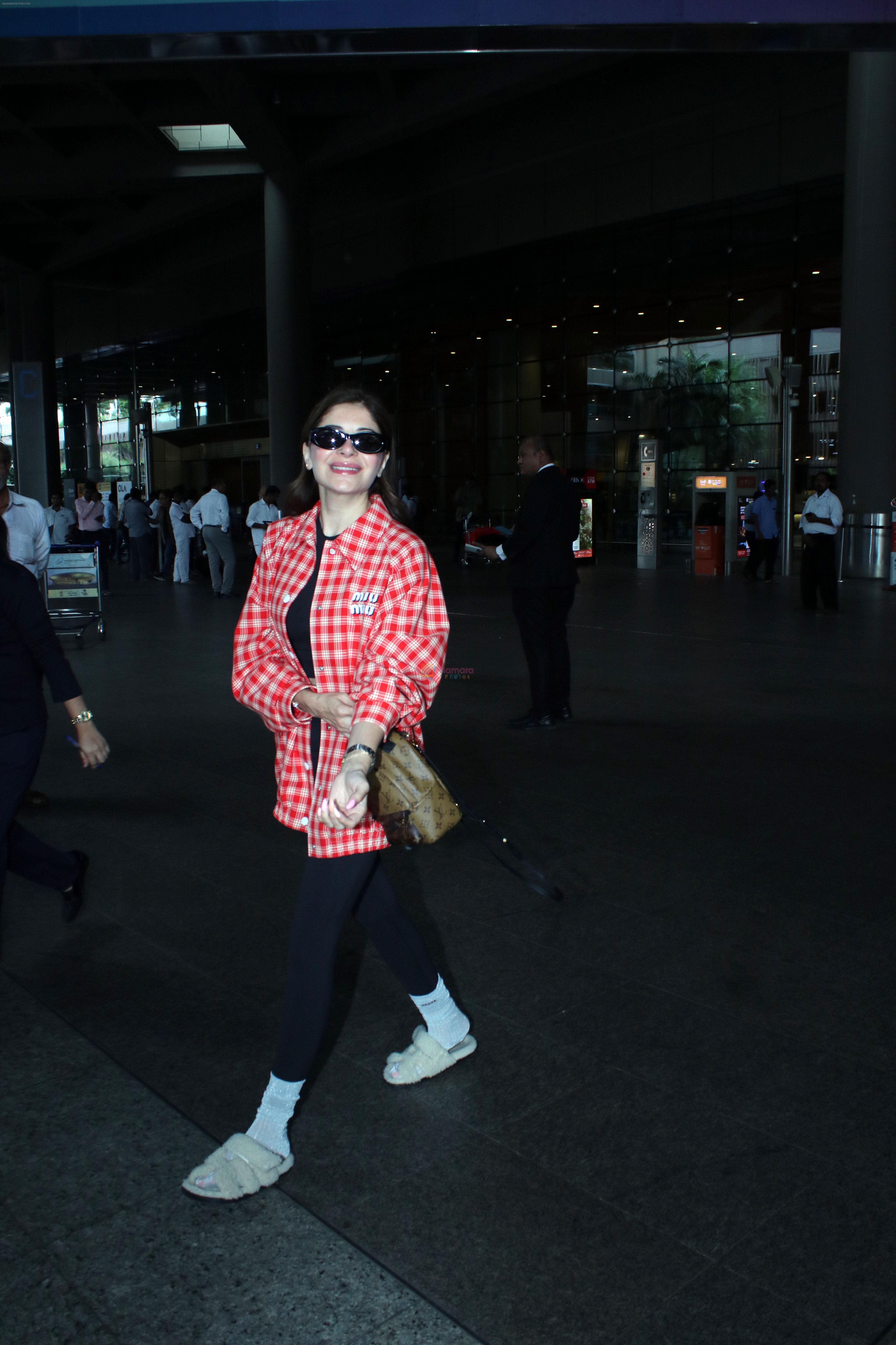 Kanika Kapoor seen at the airport on 7th August 2023