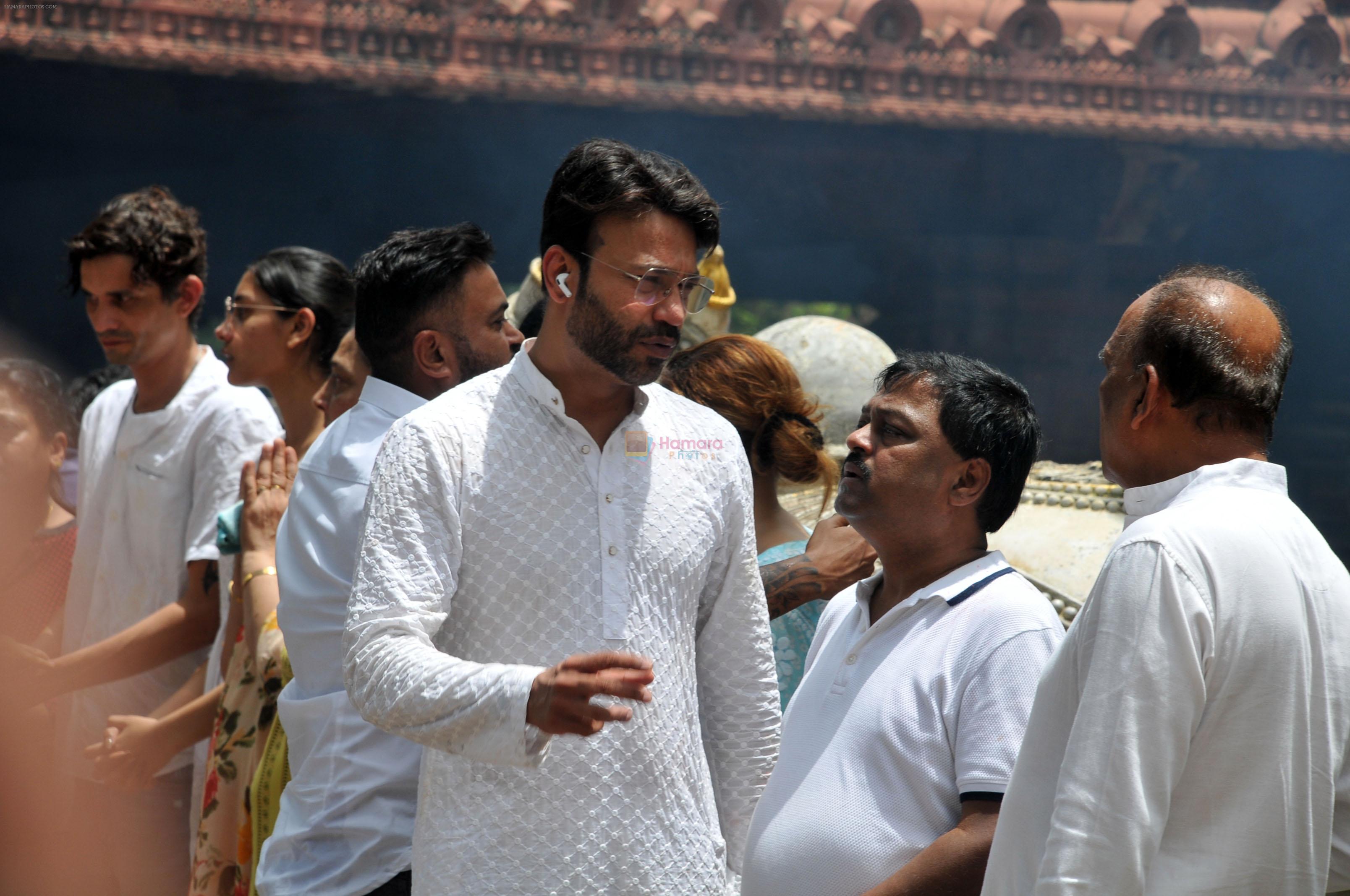 Vicky Jain at Shashikant Lokhande Funeral on 13th August 2023