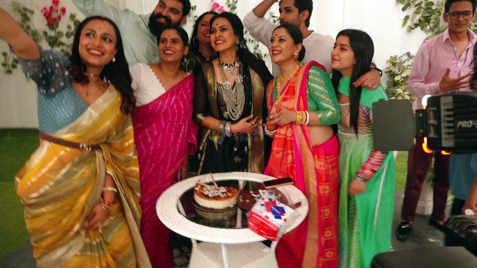 Kamya Punjabi Celebrates Her Birthday On The Sets Of Neerja Ek Nayi Pehchaan In Filmcity on 16th August 2023